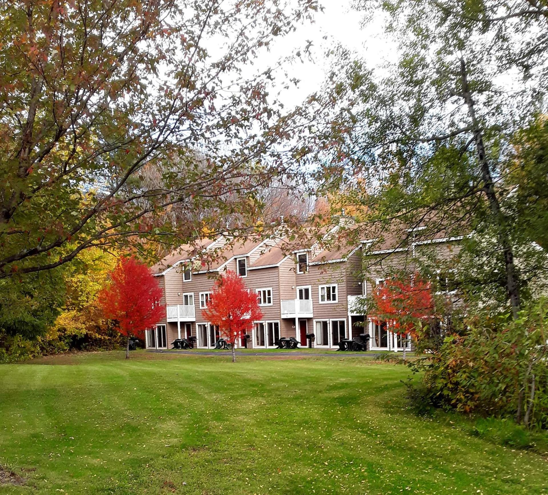 Cathedral Ledge Resort featured exterior or lobby in North Conway, NH — similar hotel