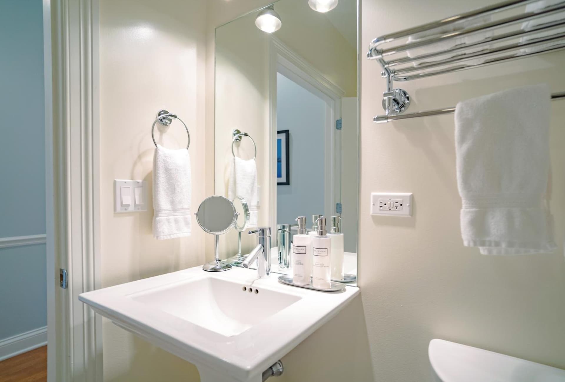 The Guesthouse Hotel gallery photo in Chicago, IL — image 43