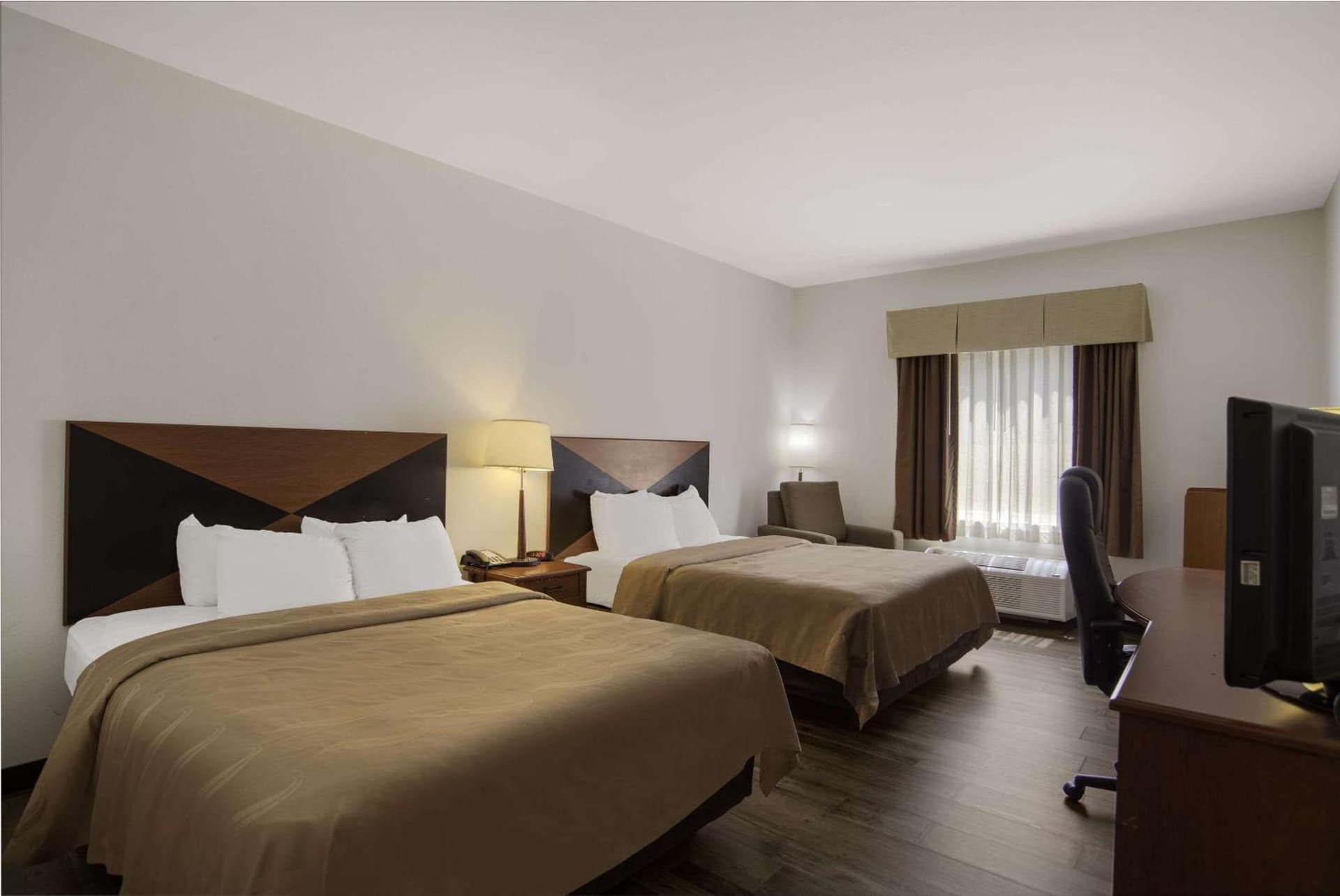 Quality Inn & Suites Chambersburg Northeast gallery photo in Chambersburg, PA — image 15