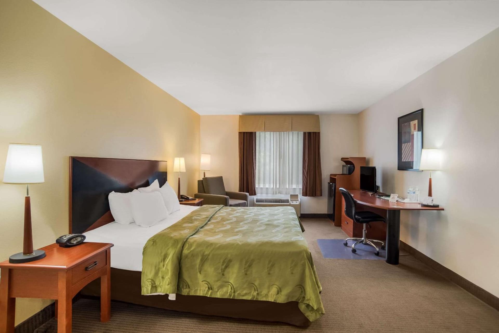 Quality Inn & Suites Chambersburg Northeast gallery photo in Chambersburg, PA — image 23