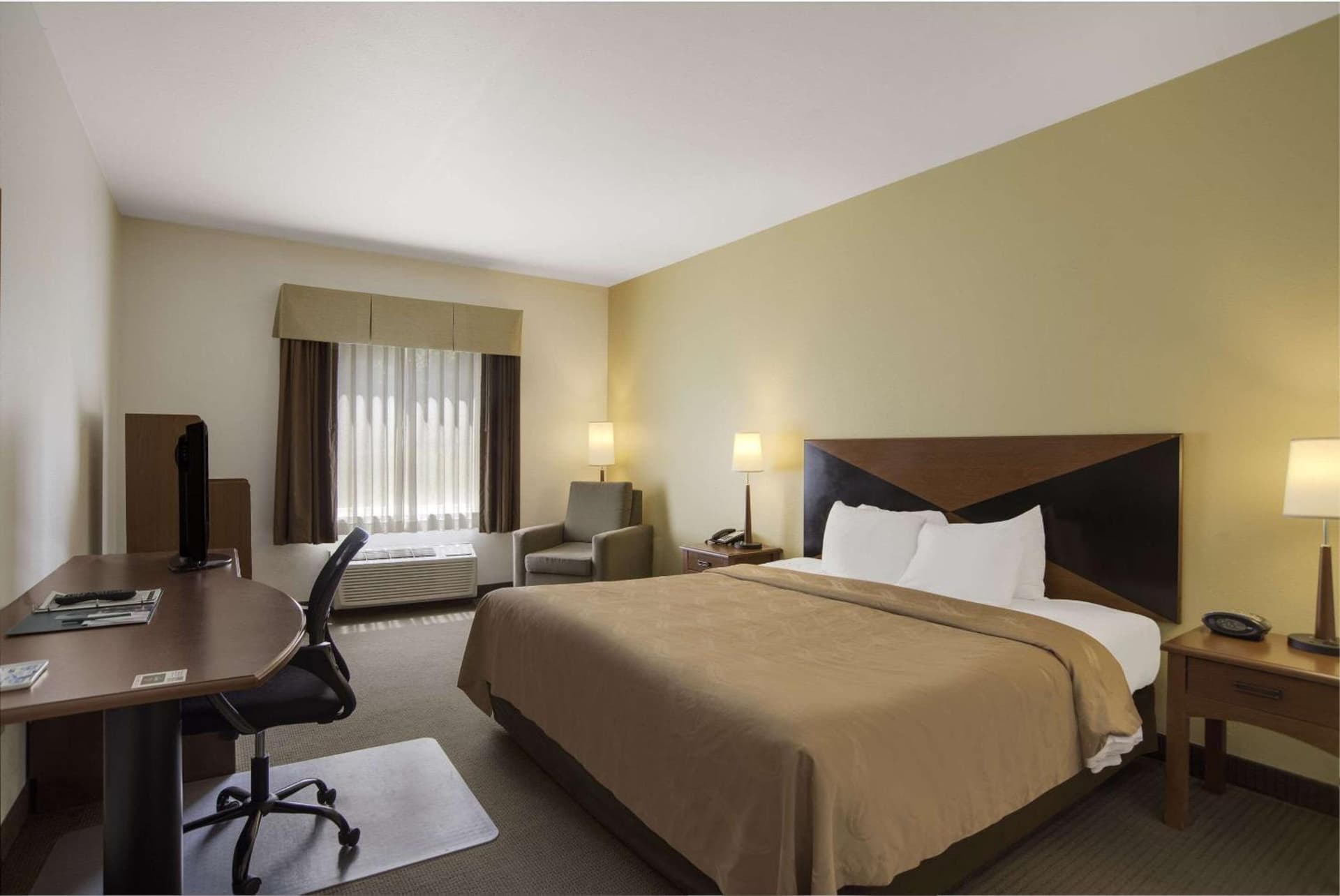 Quality Inn & Suites Chambersburg Northeast gallery photo in Chambersburg, PA — image 13