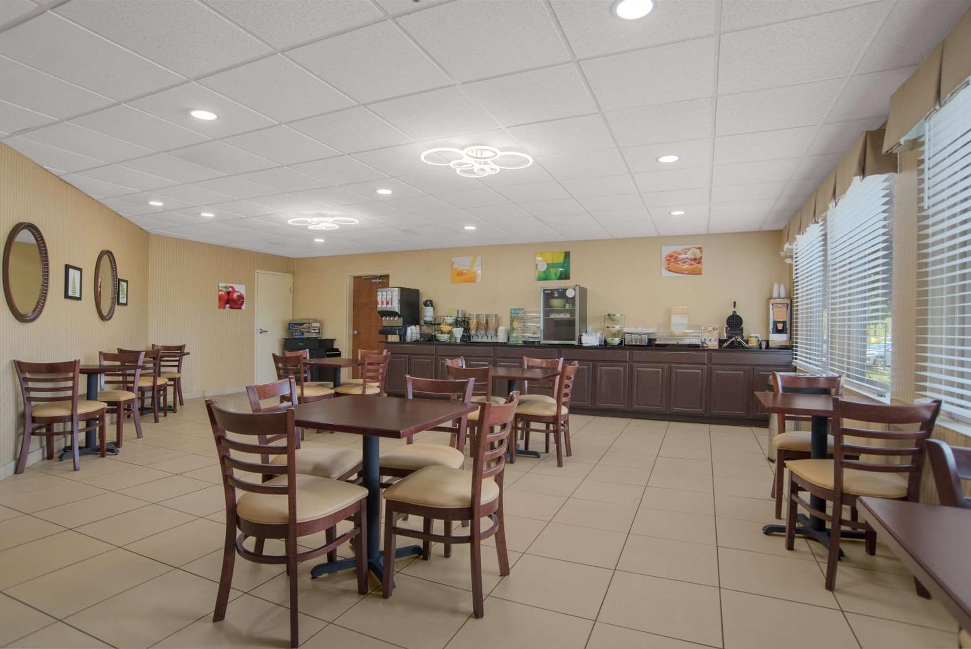 Quality Inn & Suites Chambersburg Northeast gallery photo in Chambersburg, PA — image 11