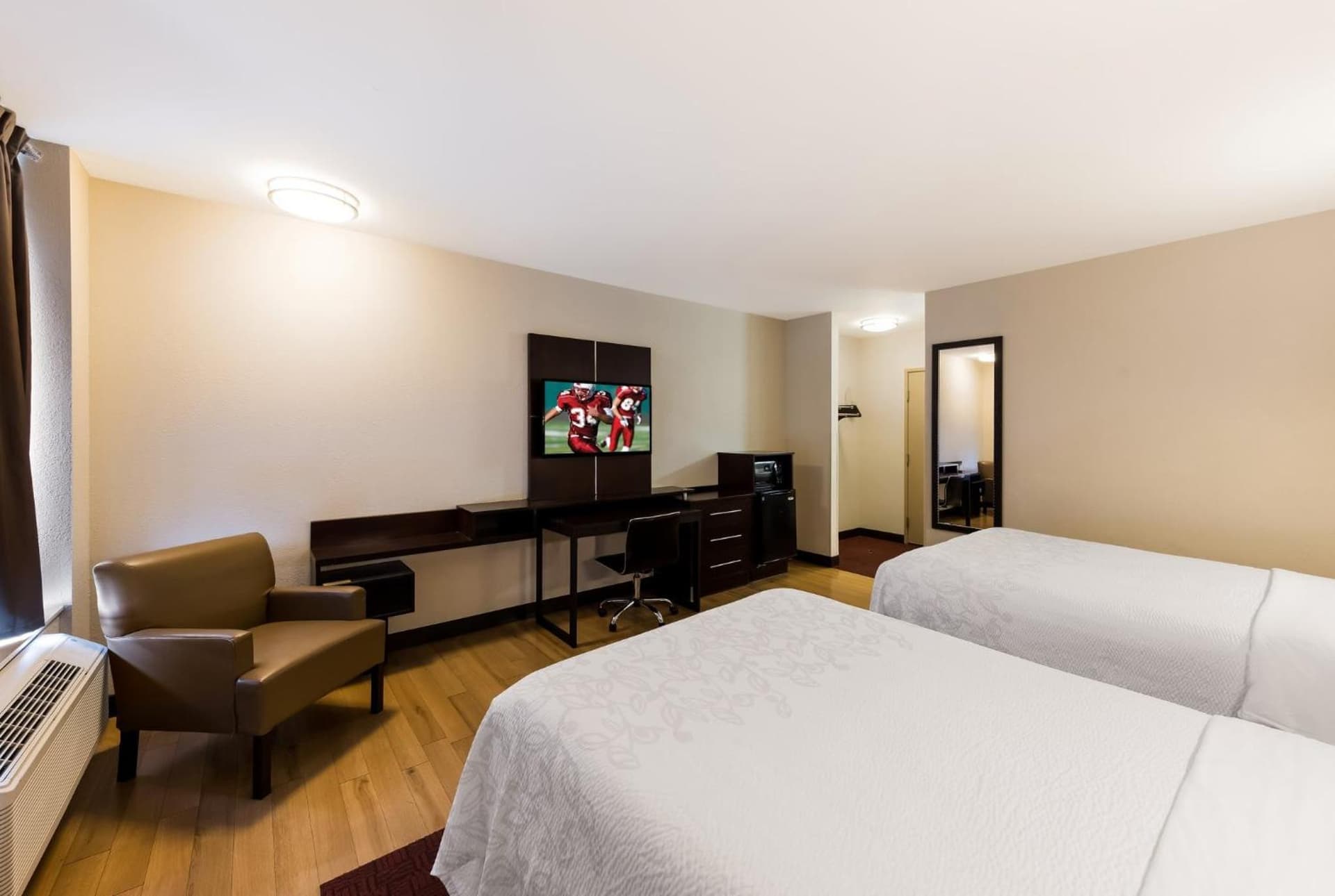 Red Roof Inn PLUS+ Columbus Downtown - Convention Center gallery photo in Columbus, OH — image 18