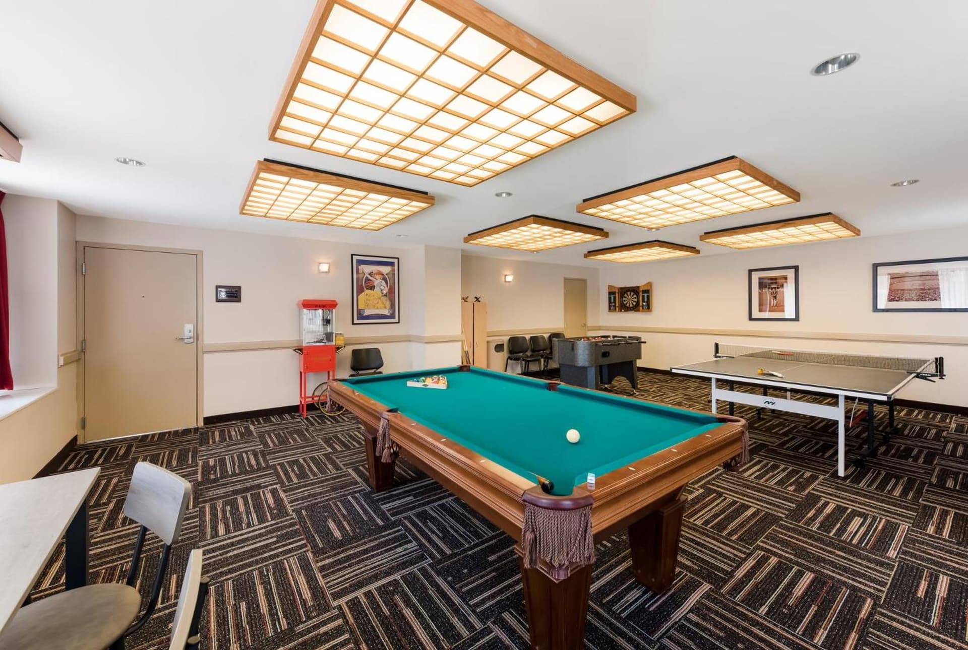 Red Roof Inn PLUS+ Columbus Downtown - Convention Center gallery photo in Columbus, OH — image 13