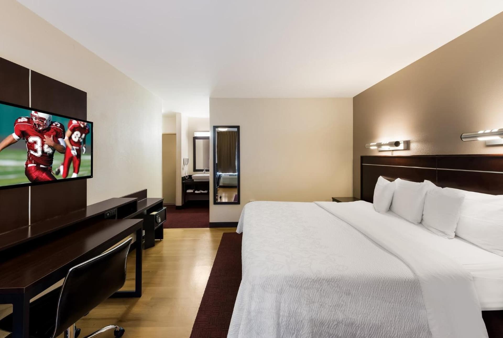 Red Roof Inn PLUS+ Columbus Downtown - Convention Center gallery photo in Columbus, OH — image 38
