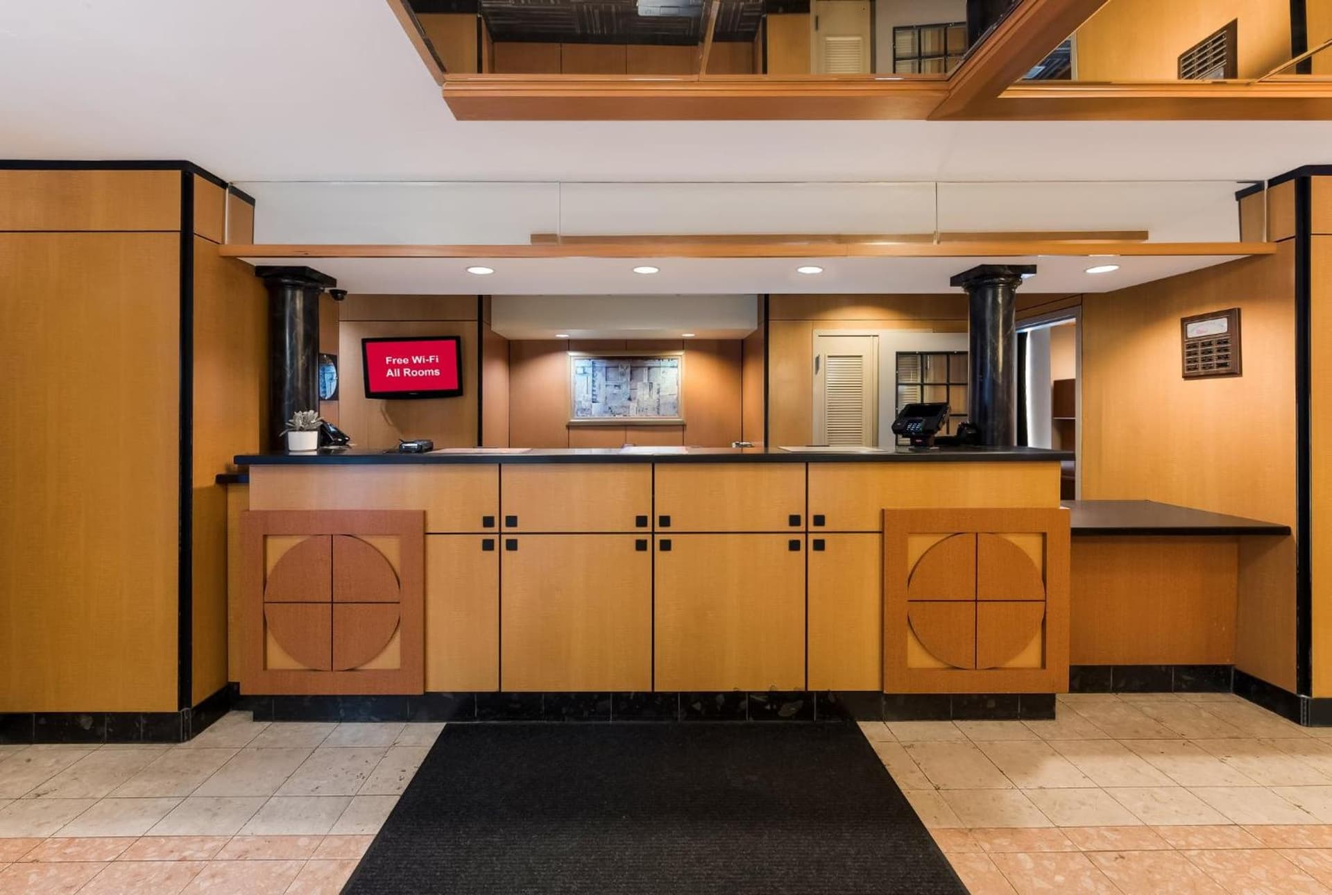 Red Roof Inn PLUS+ Columbus Downtown - Convention Center gallery photo in Columbus, OH — image 37