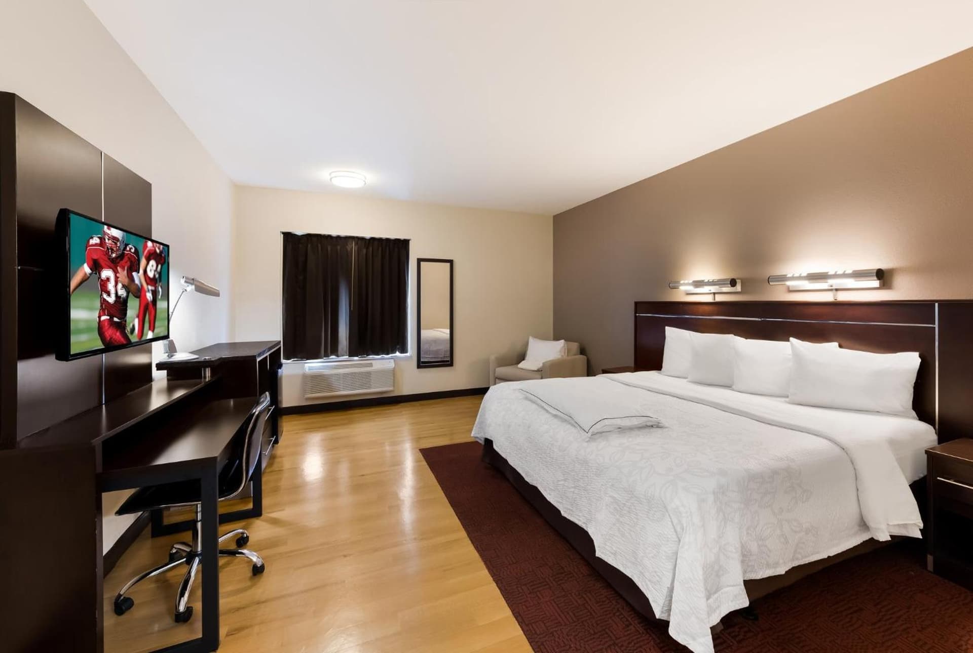Red Roof Inn PLUS+ Columbus Downtown - Convention Center gallery photo in Columbus, OH — image 10