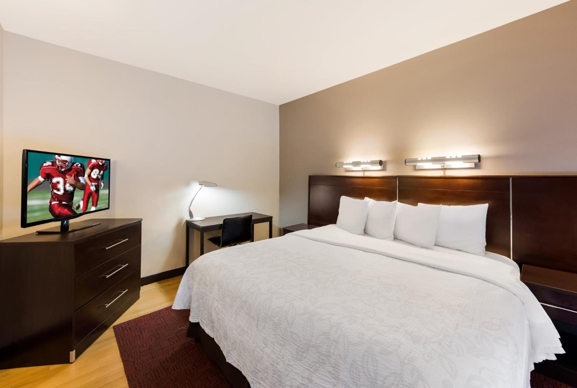 Red Roof Inn PLUS+ Columbus Downtown - Convention Center gallery photo in Columbus, OH — image 47