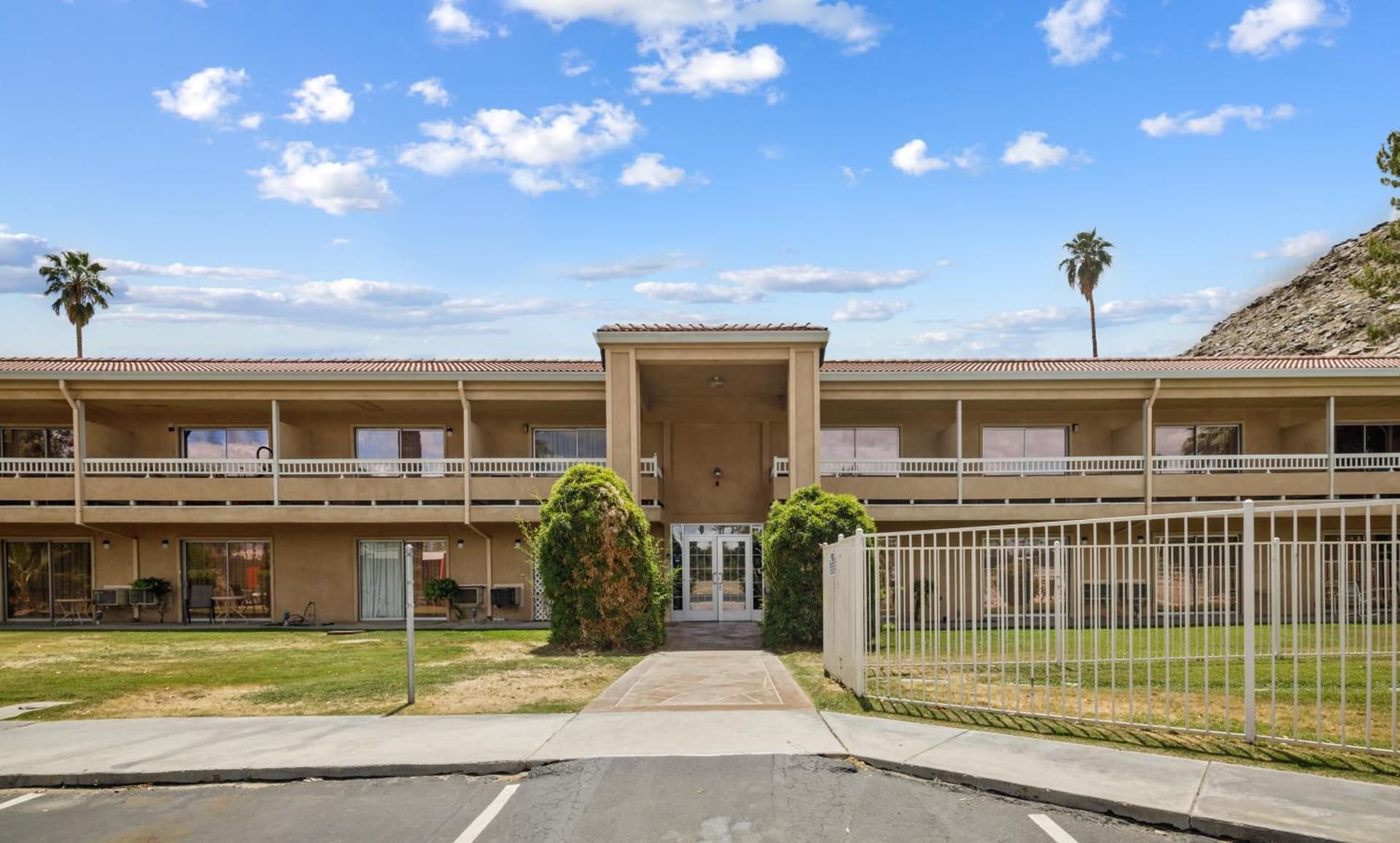 Sol Springs Inn featured exterior or lobby in Palm Springs, CA — similar hotel