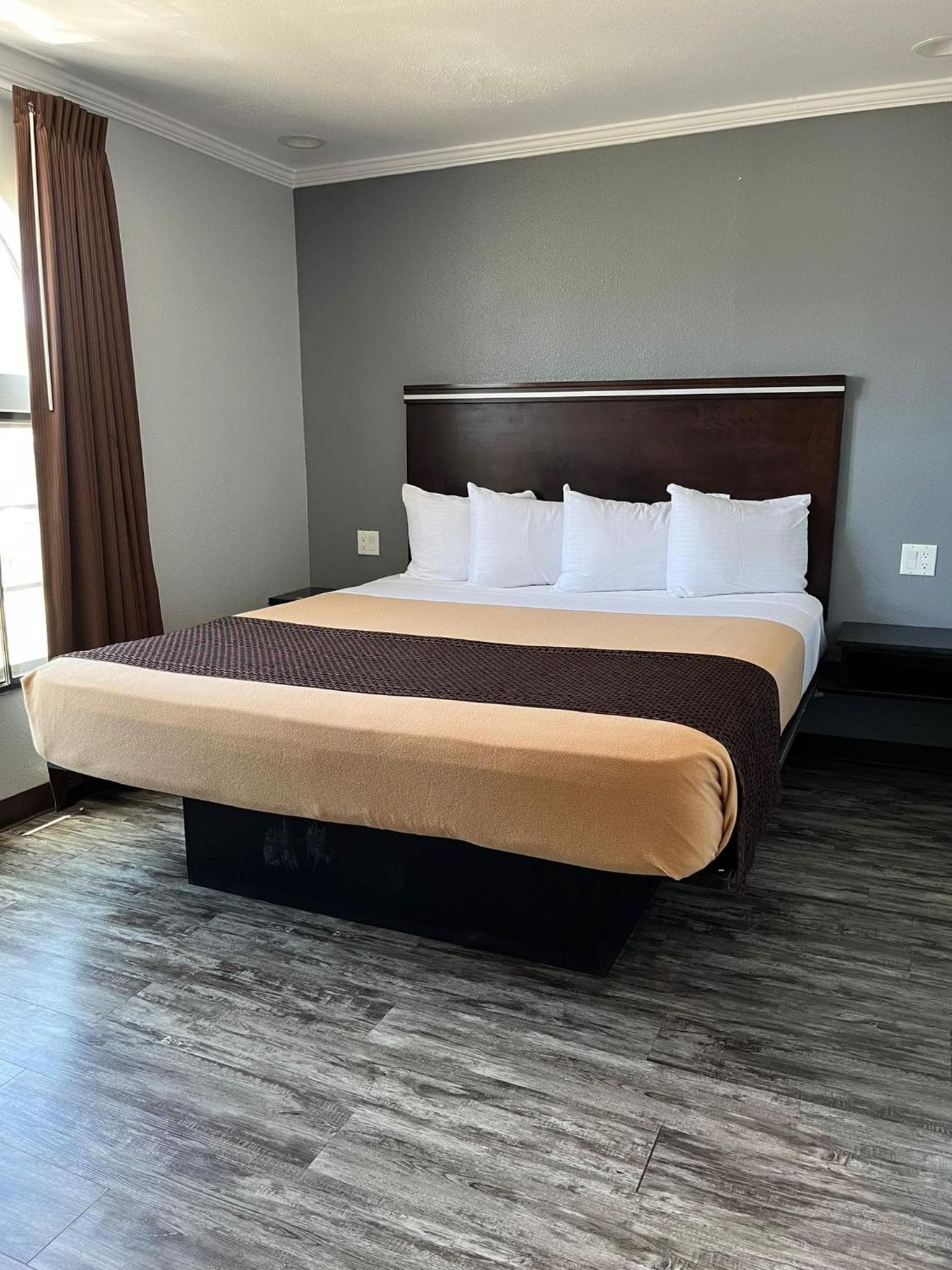 Laguna Inn and Suites property views in San Juan Capistrano, CA — gallery photo 3