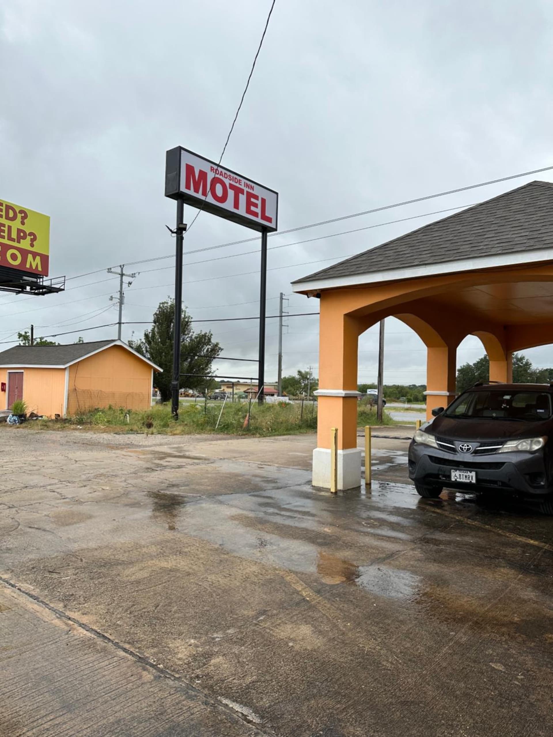 Roadside Inn featured exterior or lobby in Floresville, TX — similar hotel