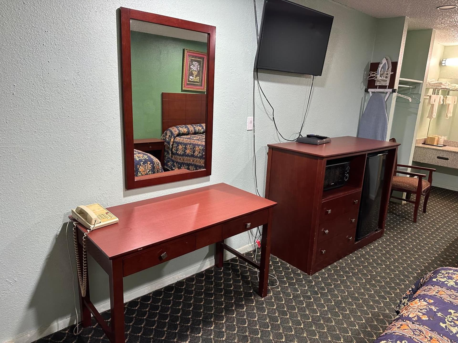 Roadside Inn property views in Floresville, TX — gallery photo 3