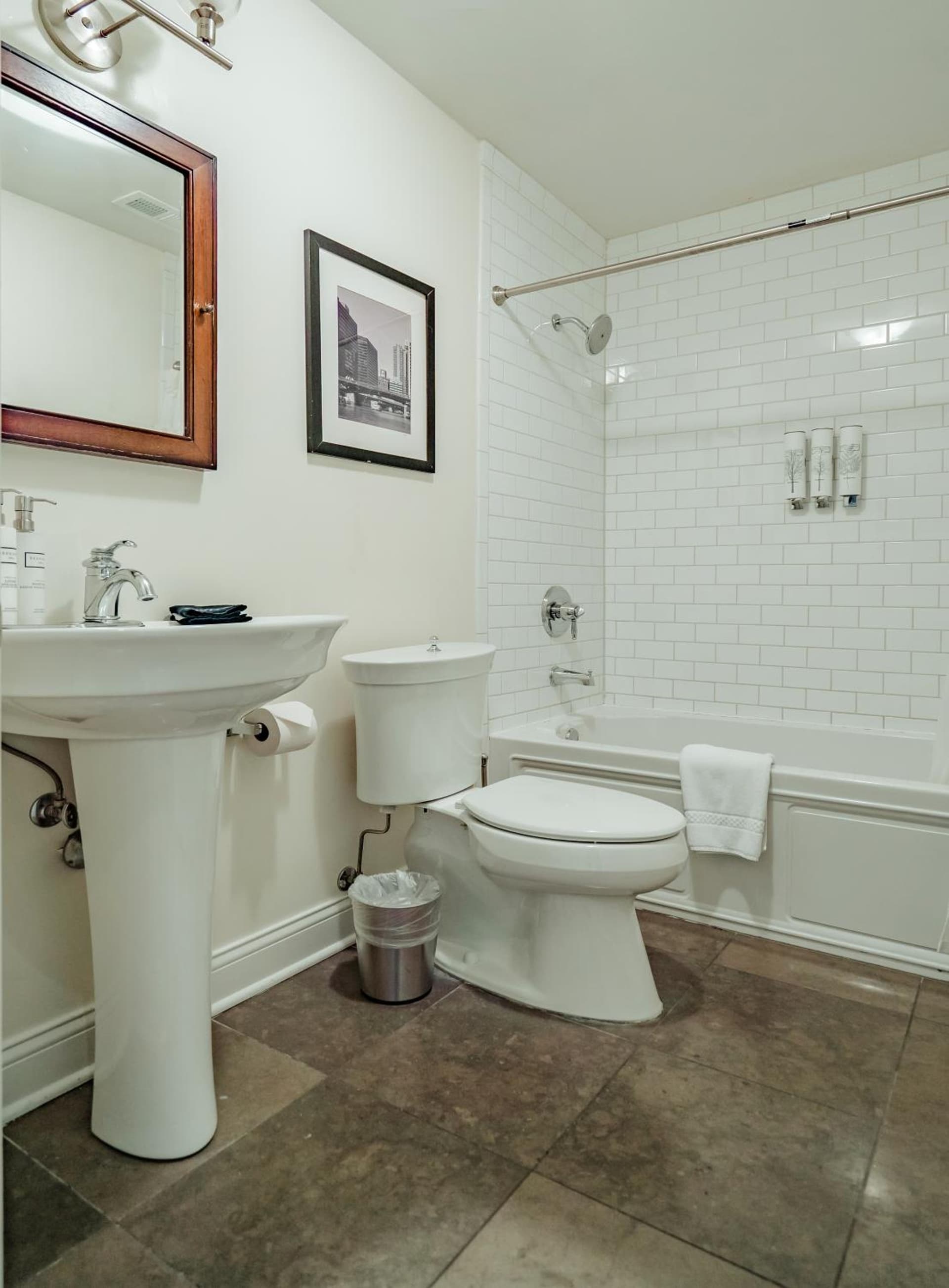 The Guesthouse Hotel gallery photo in Chicago, IL — image 22