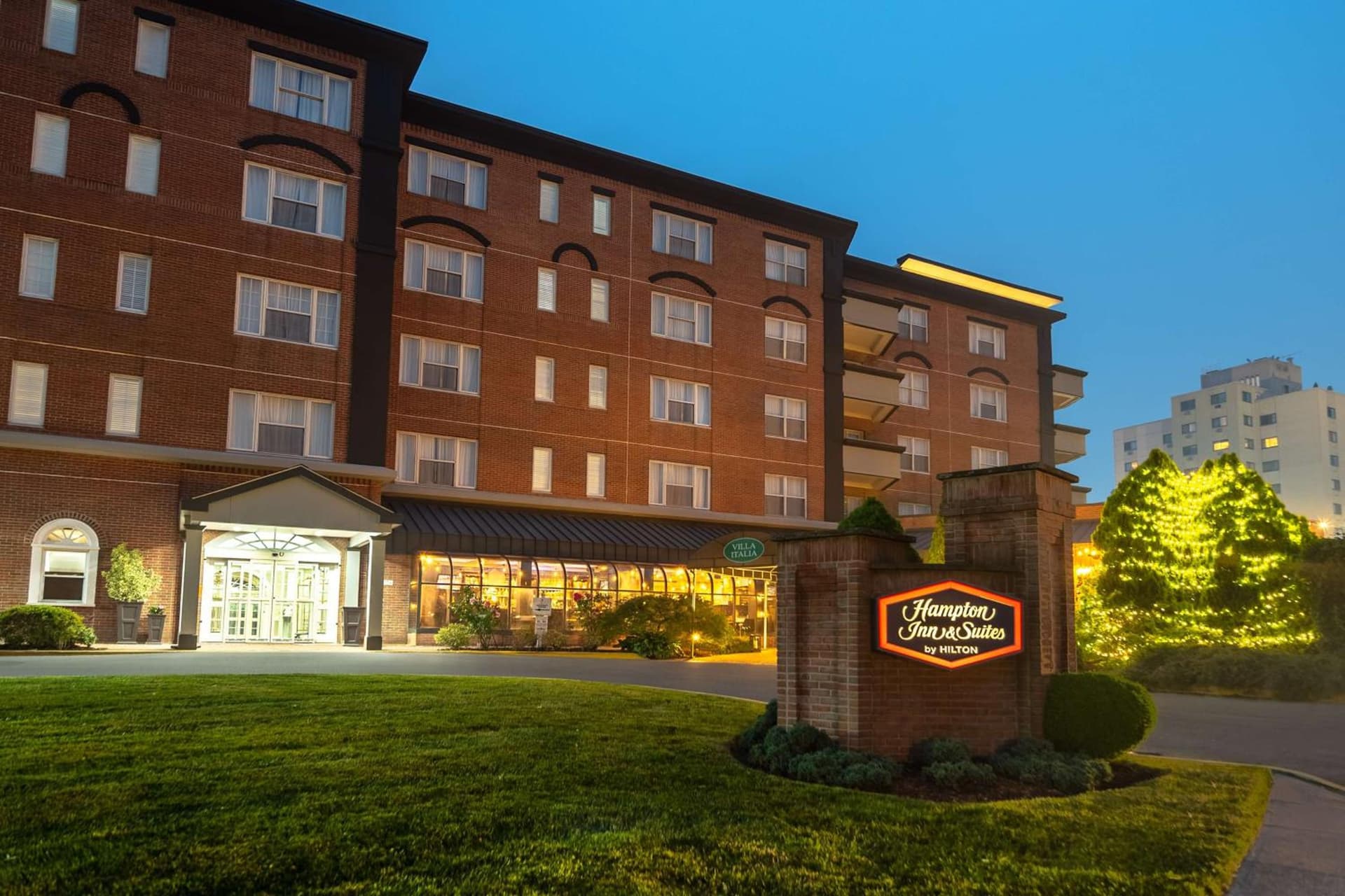 Hampton Inn & Suites Stamford property views in Stamford, CT — gallery photo 3