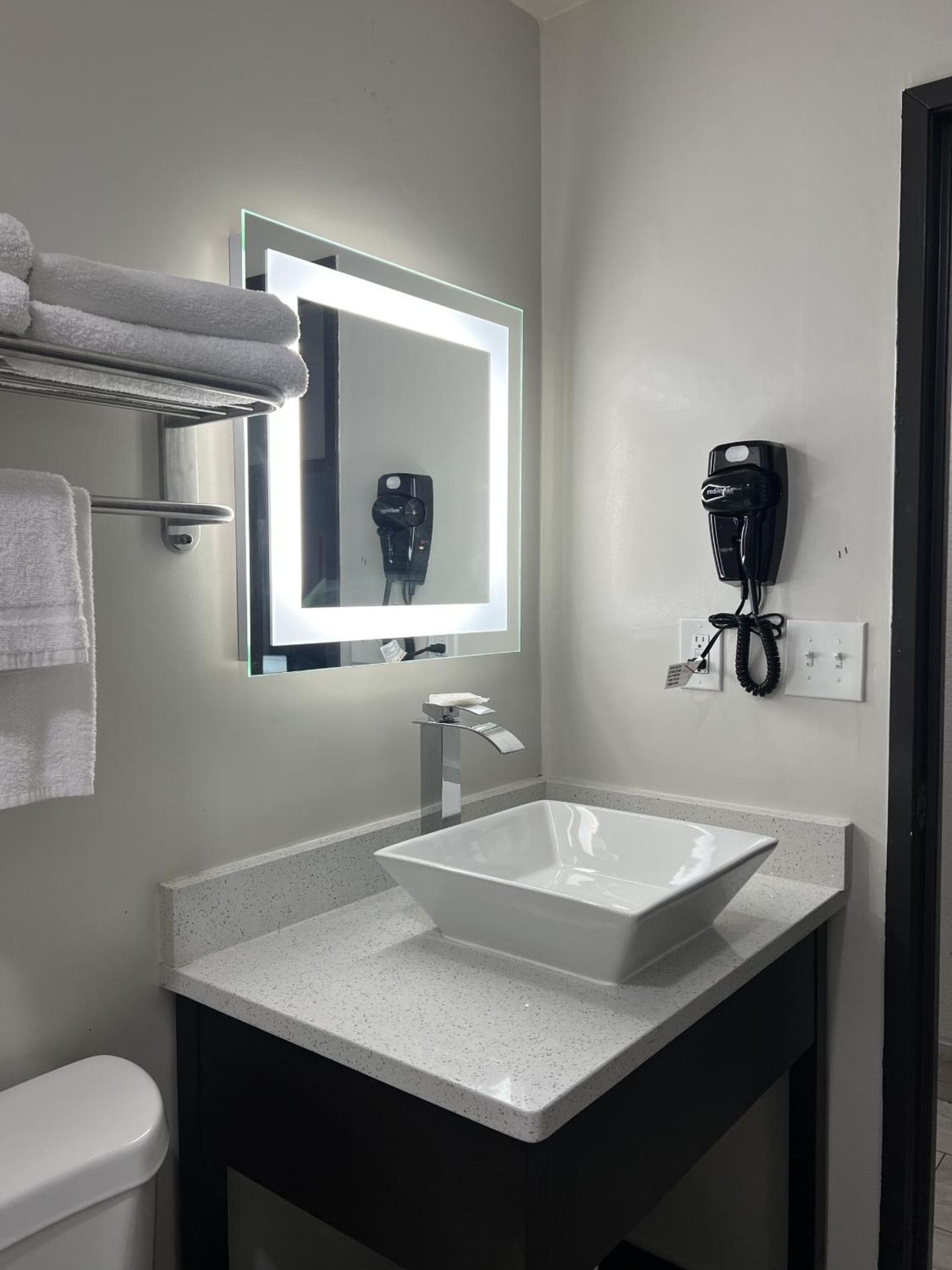 Quality Inn Chesapeake - Greenbrier gallery photo in Chesapeake, VA — image 6