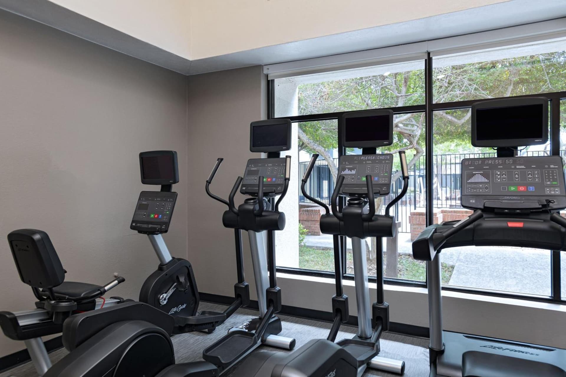 Courtyard by Marriott Dallas Richardson at Spring Valley gallery photo in Richardson, TX — image 11