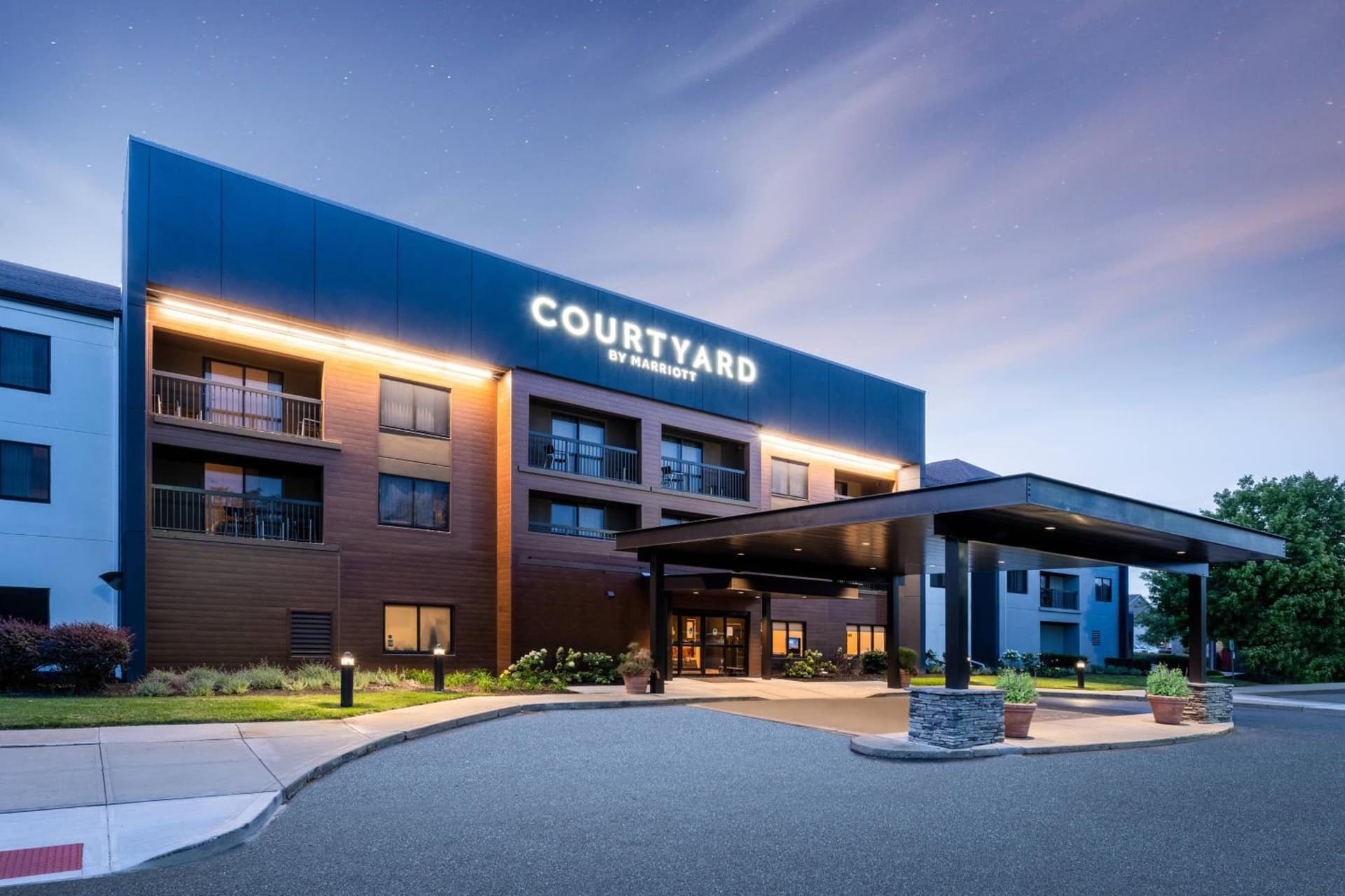 Courtyard Columbus Airport featured exterior or lobby in Columbus, OH — similar hotel
