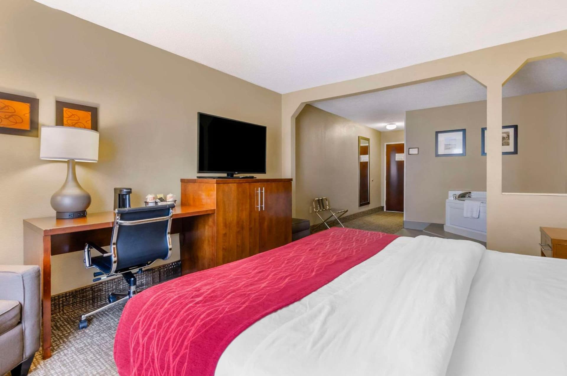 Comfort Inn & Suites Christiansburg I-81 property views in Christiansburg, VA — gallery photo 3