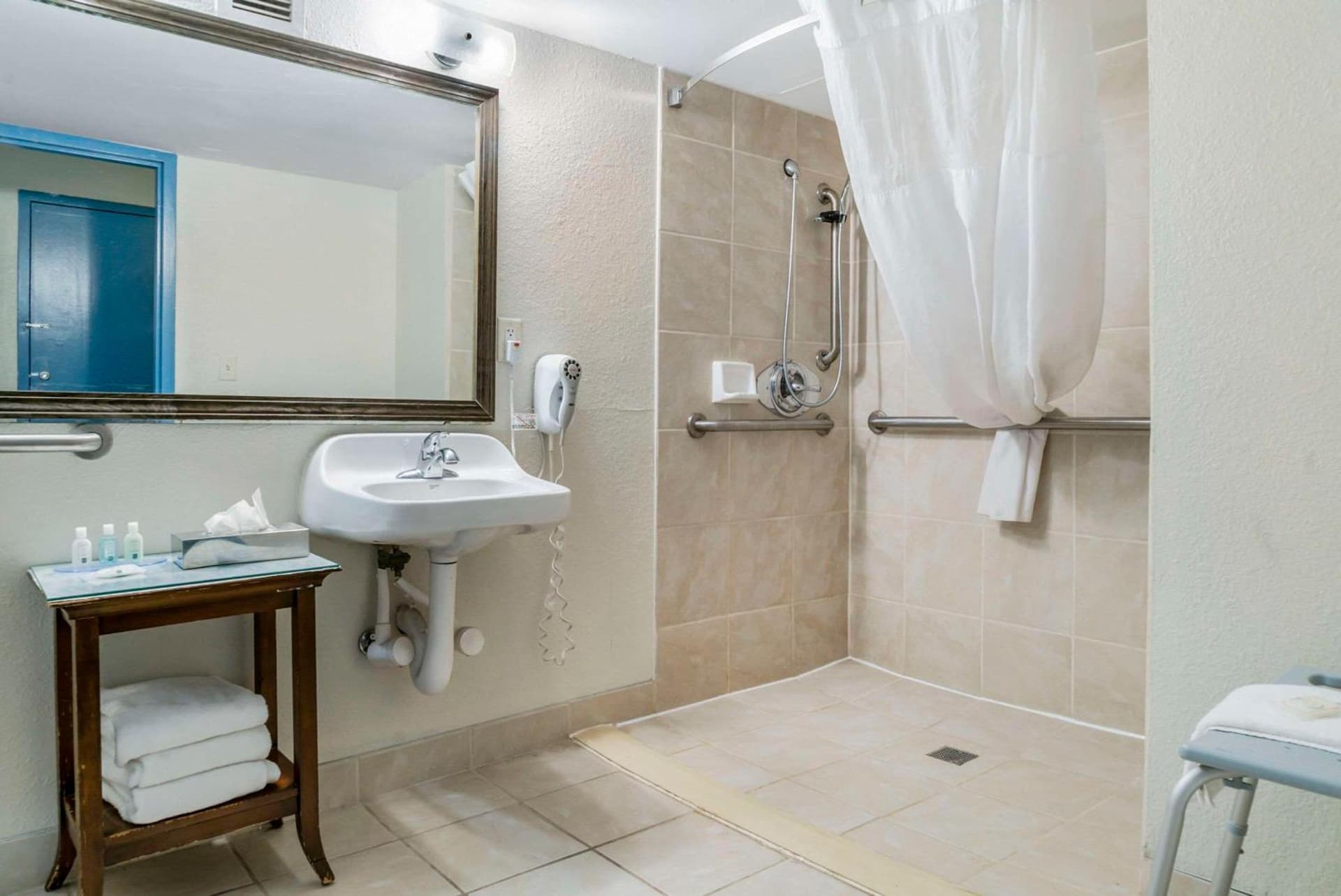Quality Inn and Suites Livonia gallery photo in Livonia, MI — image 15