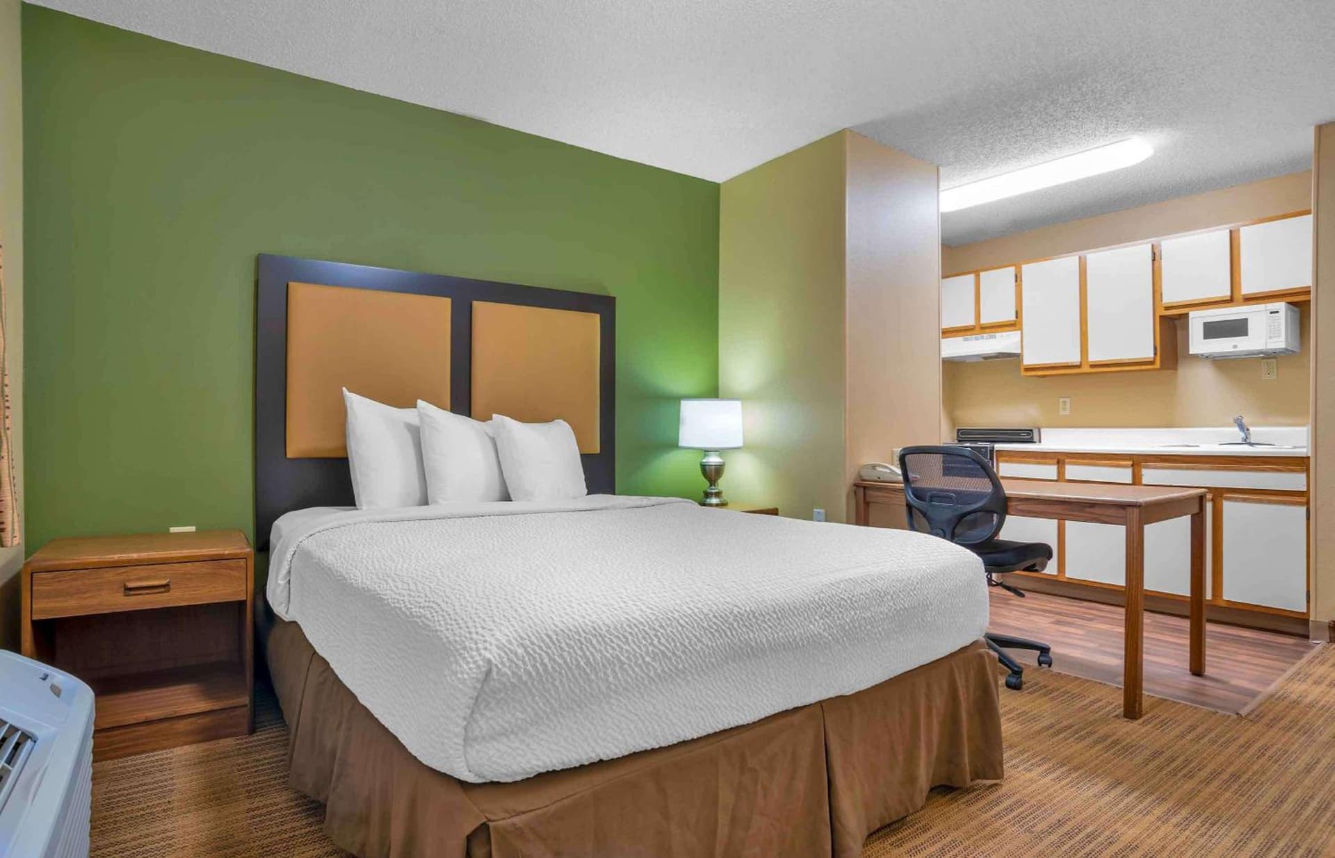 MainStay Suites Indianapolis Northwest - College Park property views in Indianapolis, IN — gallery photo 3