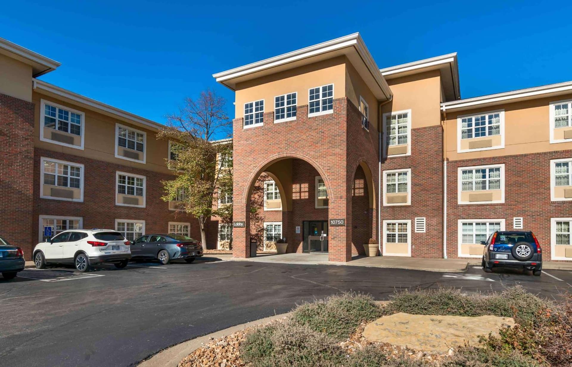 Extended Stay America Suites - Kansas City - Overland Park - Quivira Rd featured exterior or lobby in Lenexa, KS — similar hotel