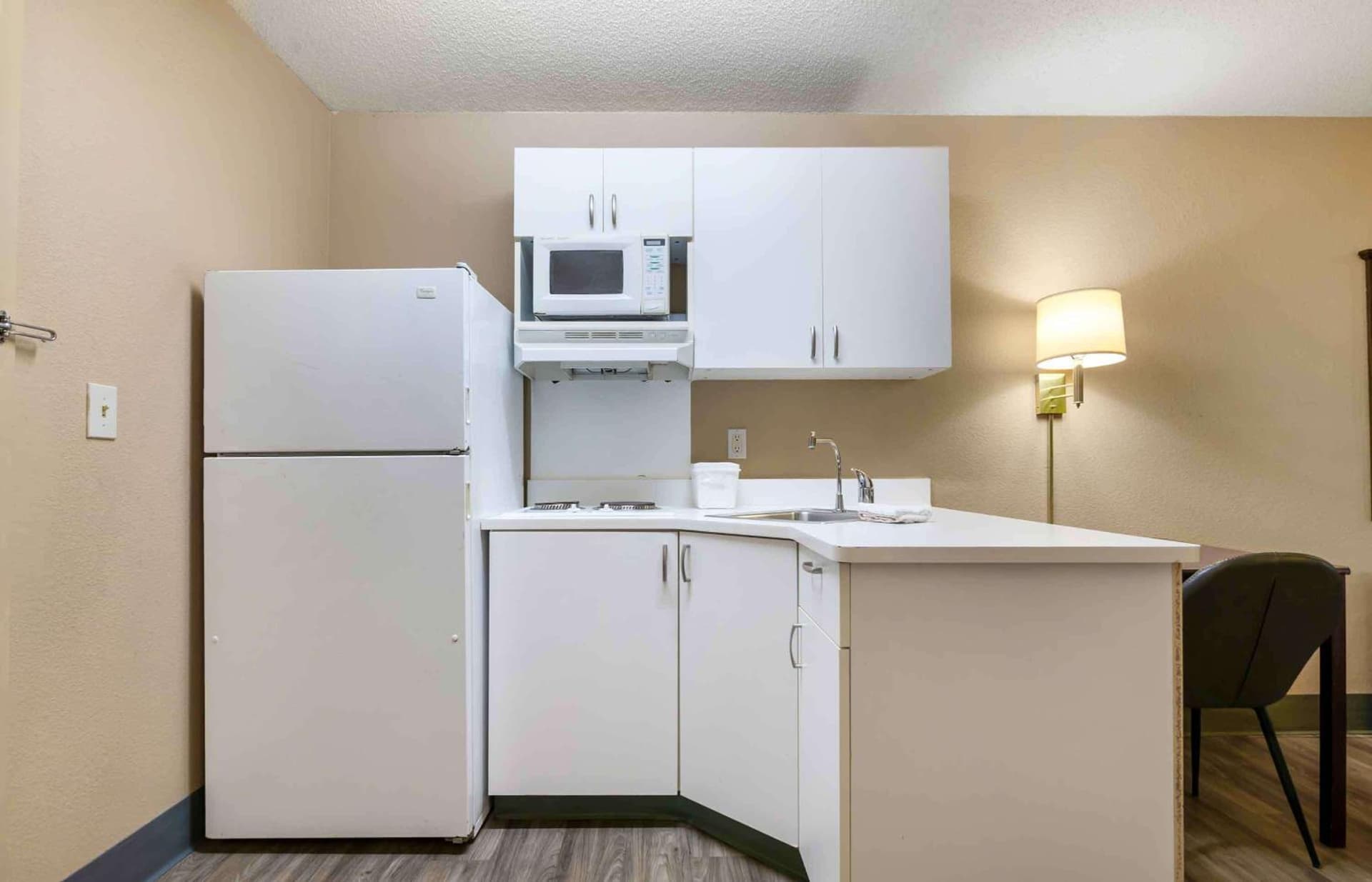 Extended Stay America Suites - Kansas City - Overland Park - Quivira Rd interior in Lenexa, KS — gallery photo 2