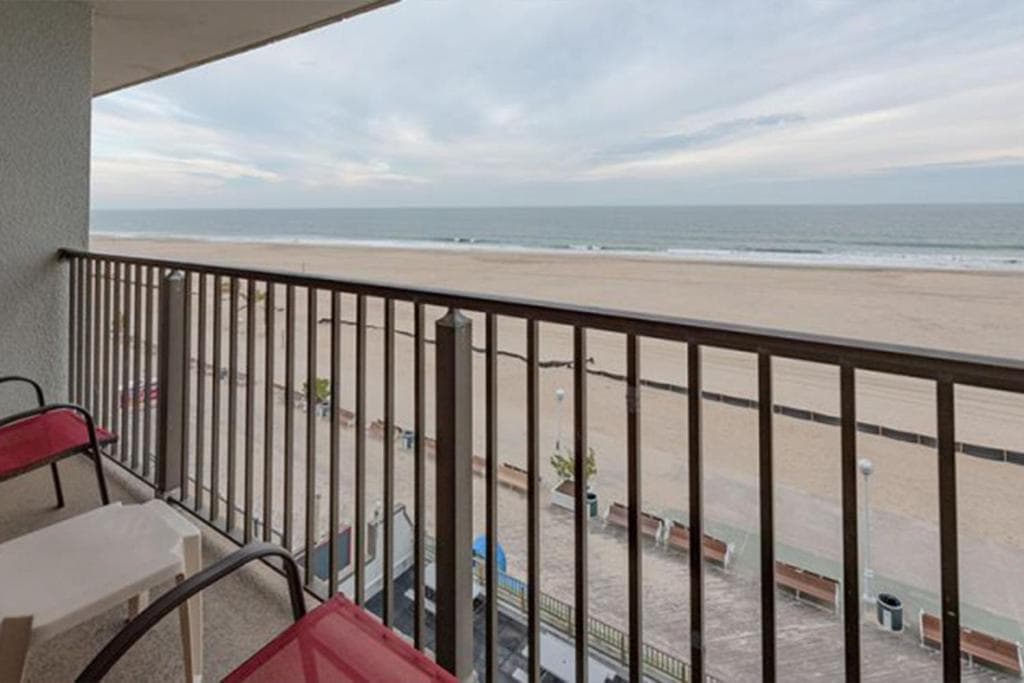 Studio w Balcony and Ocean View - Boardwalk One - 203 interior in Ocean City, MD — gallery photo 2