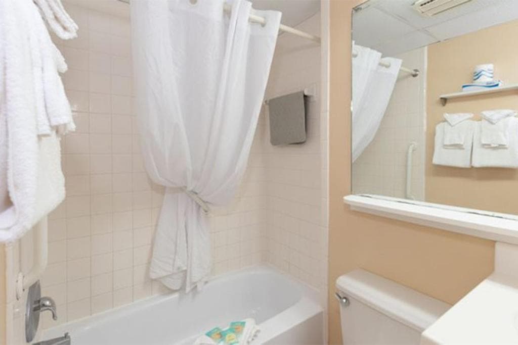 Studio w Balcony and Ocean View - Boardwalk One - 203 property views in Ocean City, MD — gallery photo 3