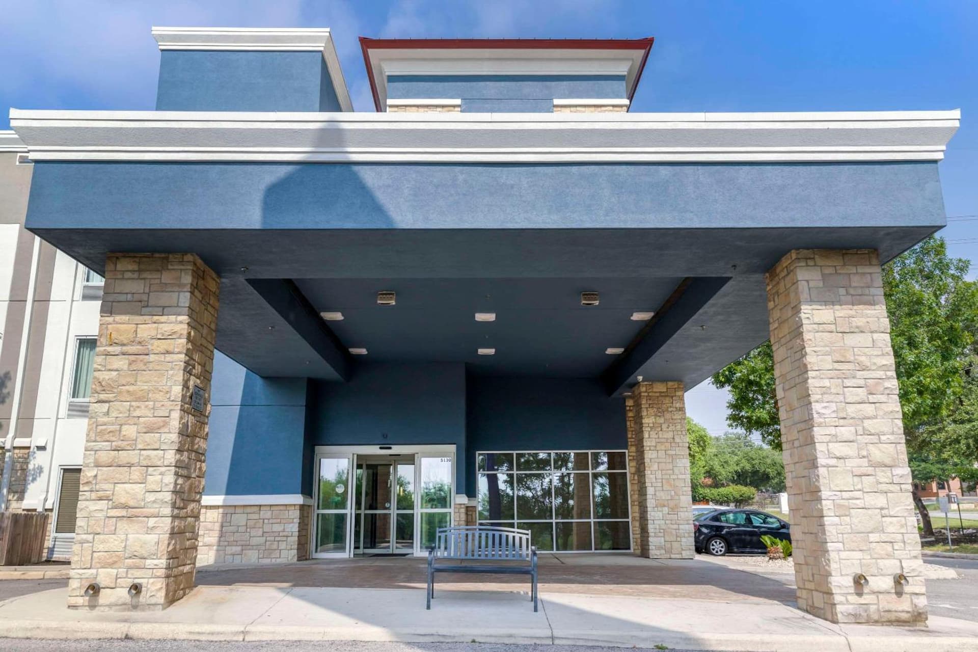 Comfort Suites Medical Center near Six Flags property views in San Antonio, TX — gallery photo 3