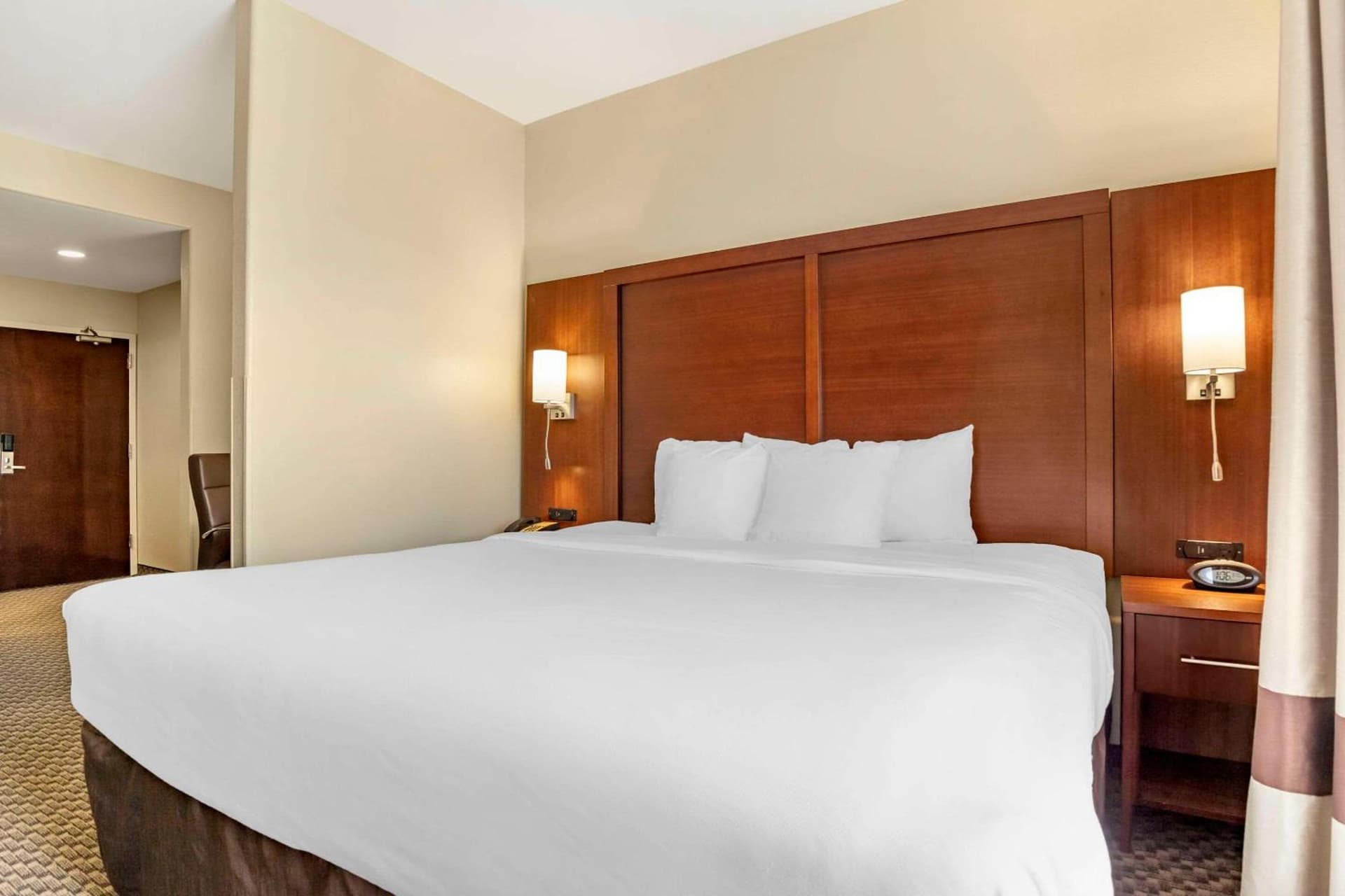 Comfort Suites Medical Center near Six Flags gallery photo in San Antonio, TX — image 40
