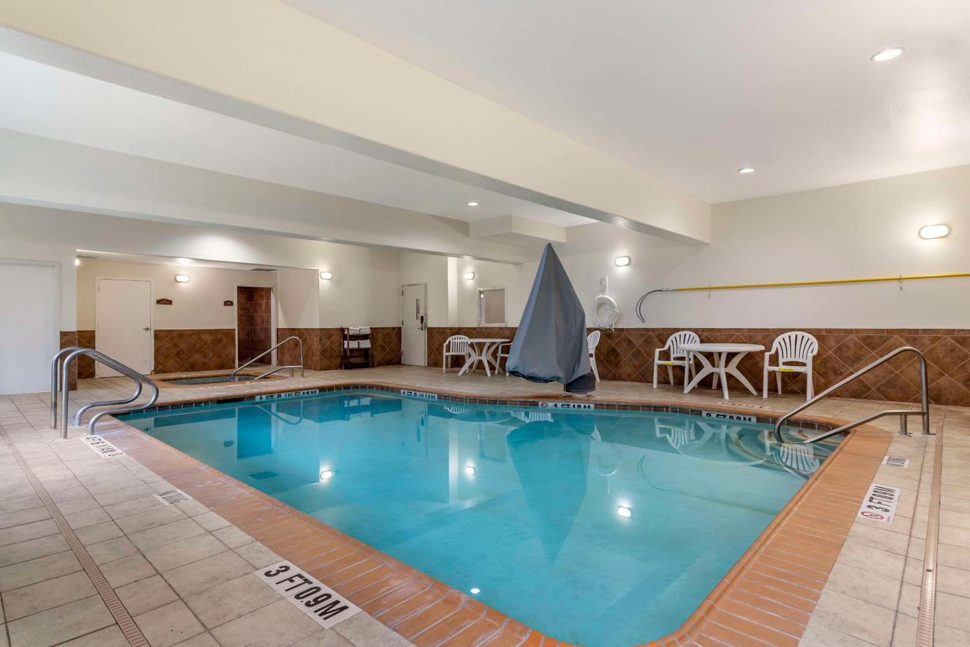 Comfort Suites Medical Center near Six Flags gallery photo in San Antonio, TX — image 34