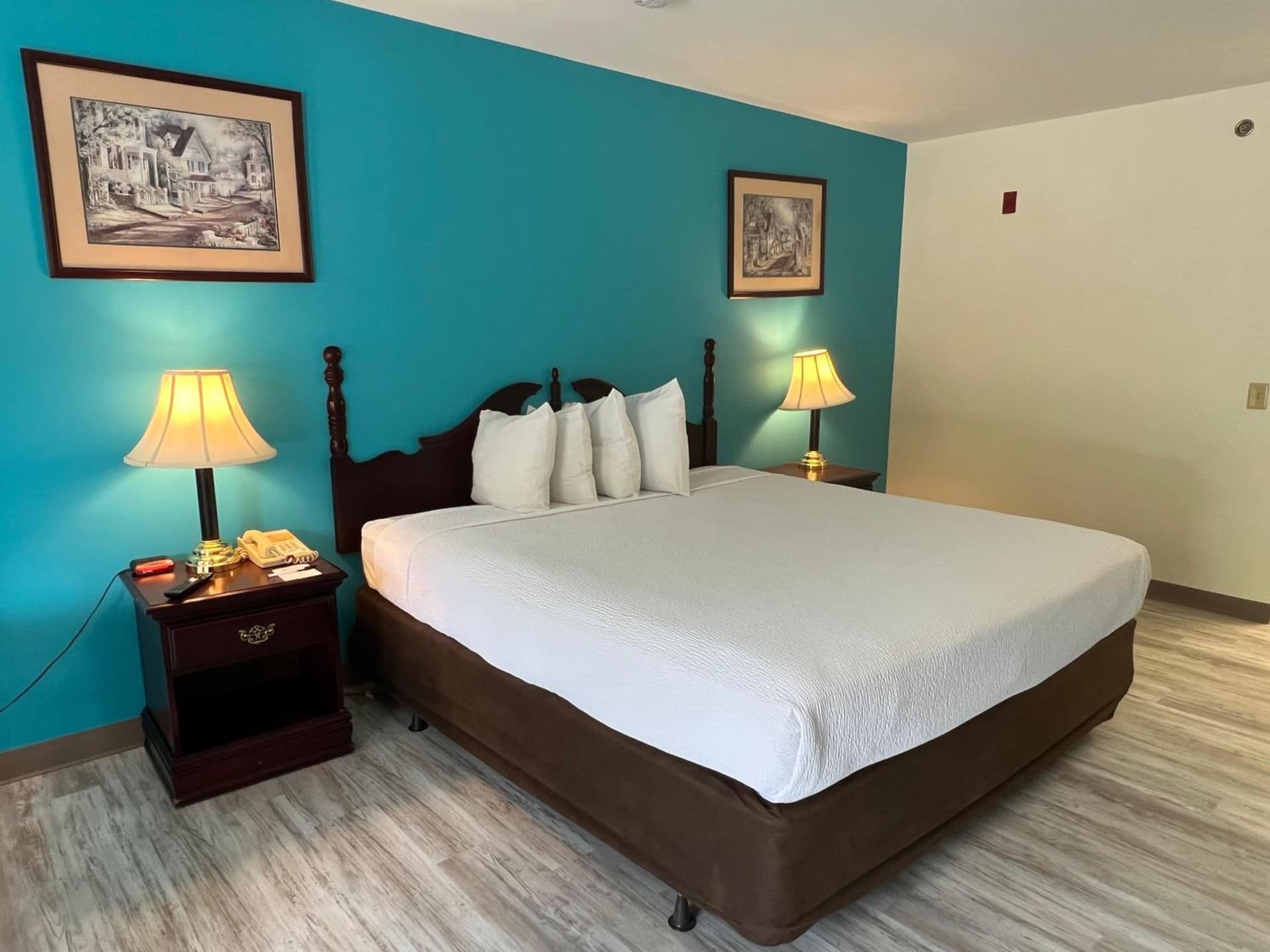 Hilltop Inn & Suites, near Foxwoods Casino gallery photo in North Stonington — image 9