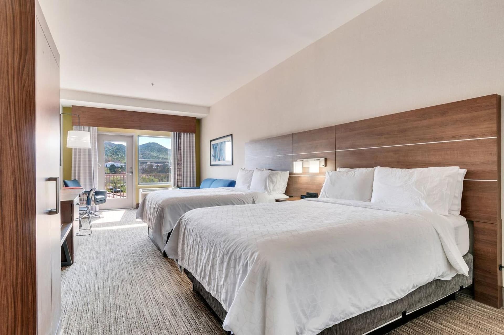 Holiday Inn Express Hotel & Suites Lake Elsinore by IHG gallery photo in Lake Elsinore, CA — image 39