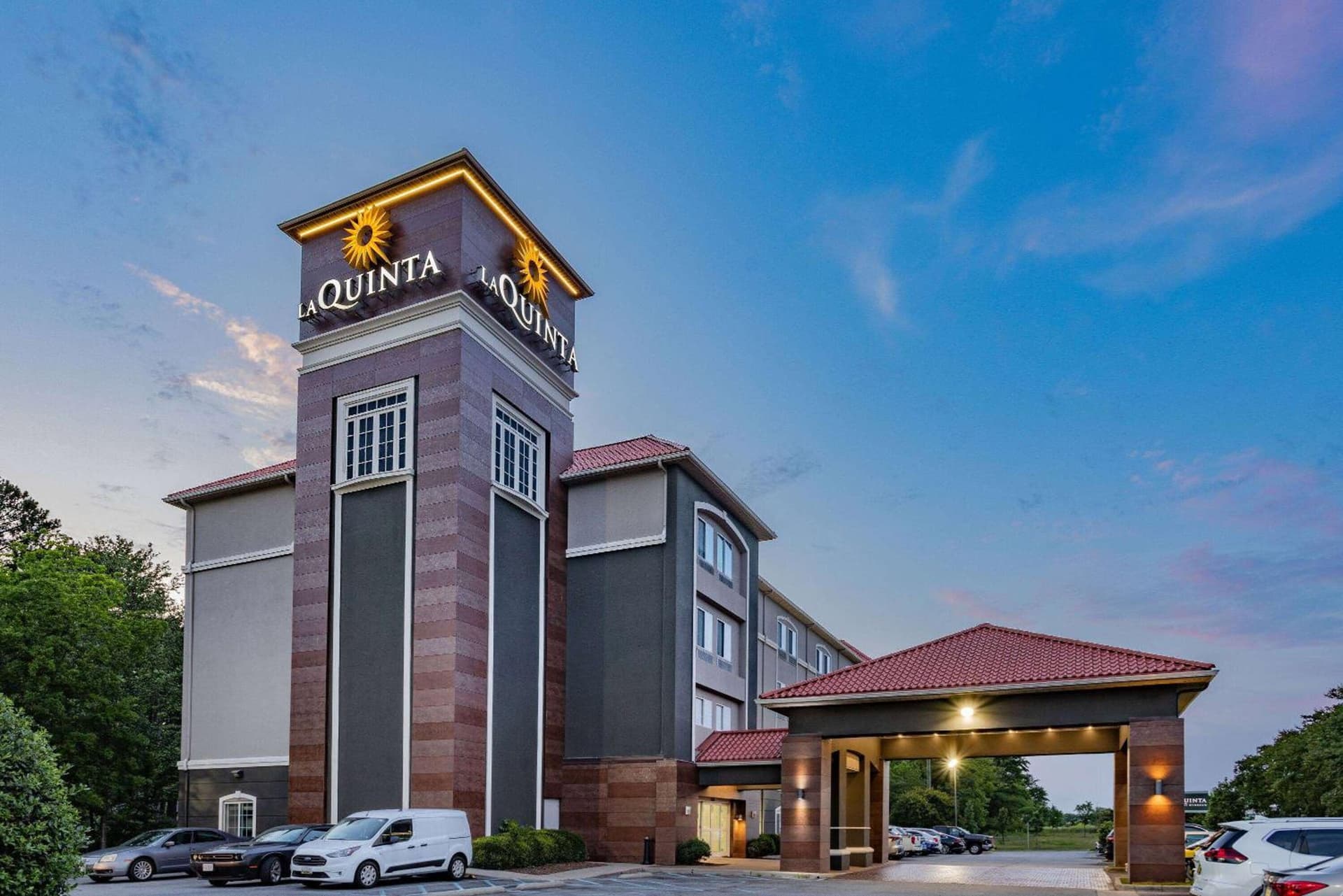 La Quinta Inn & Suites by Wyndham Norfolk property views in Norfolk, VA — gallery photo 3