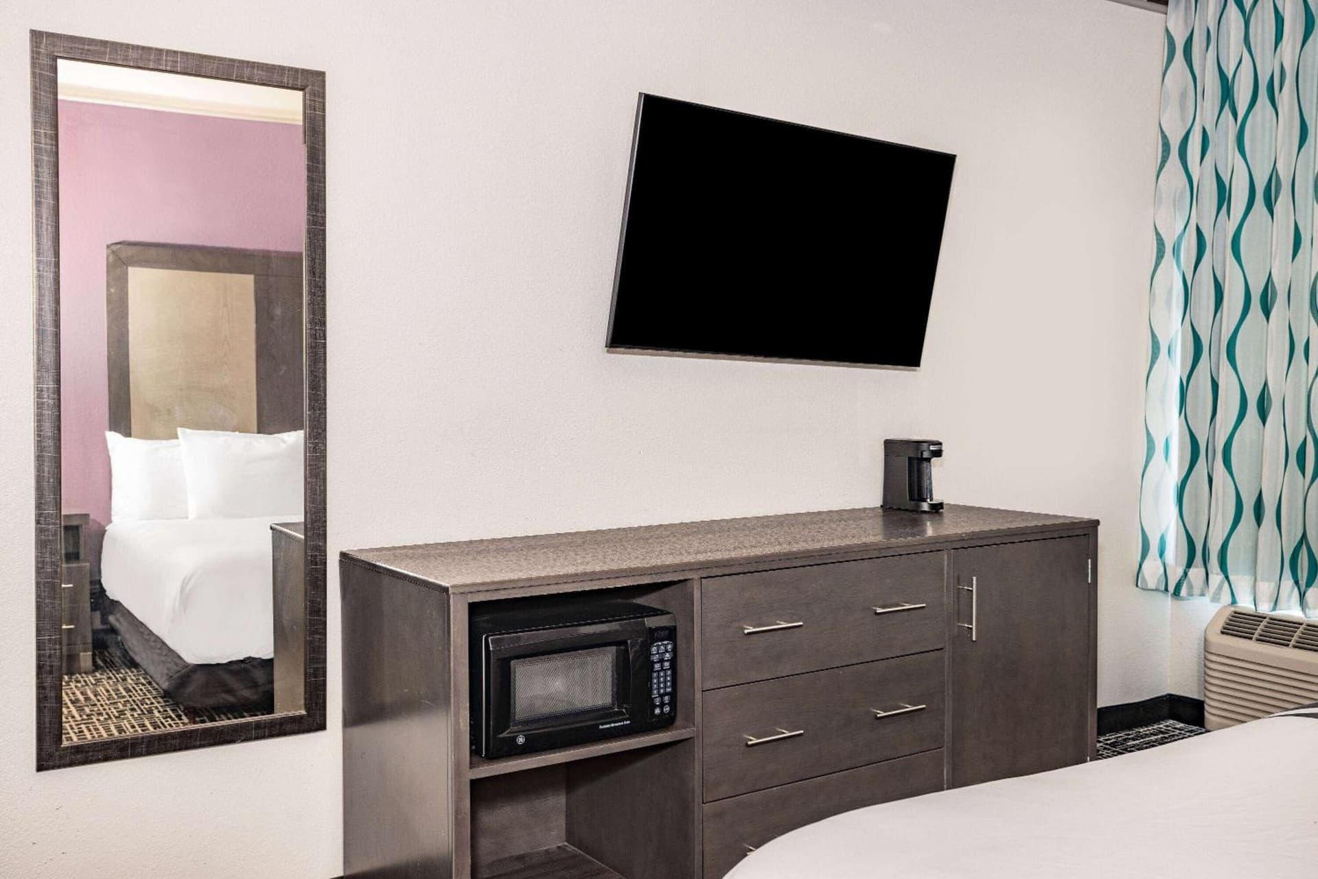 La Quinta Inn & Suites by Wyndham Norfolk gallery photo in Norfolk, VA — image 14