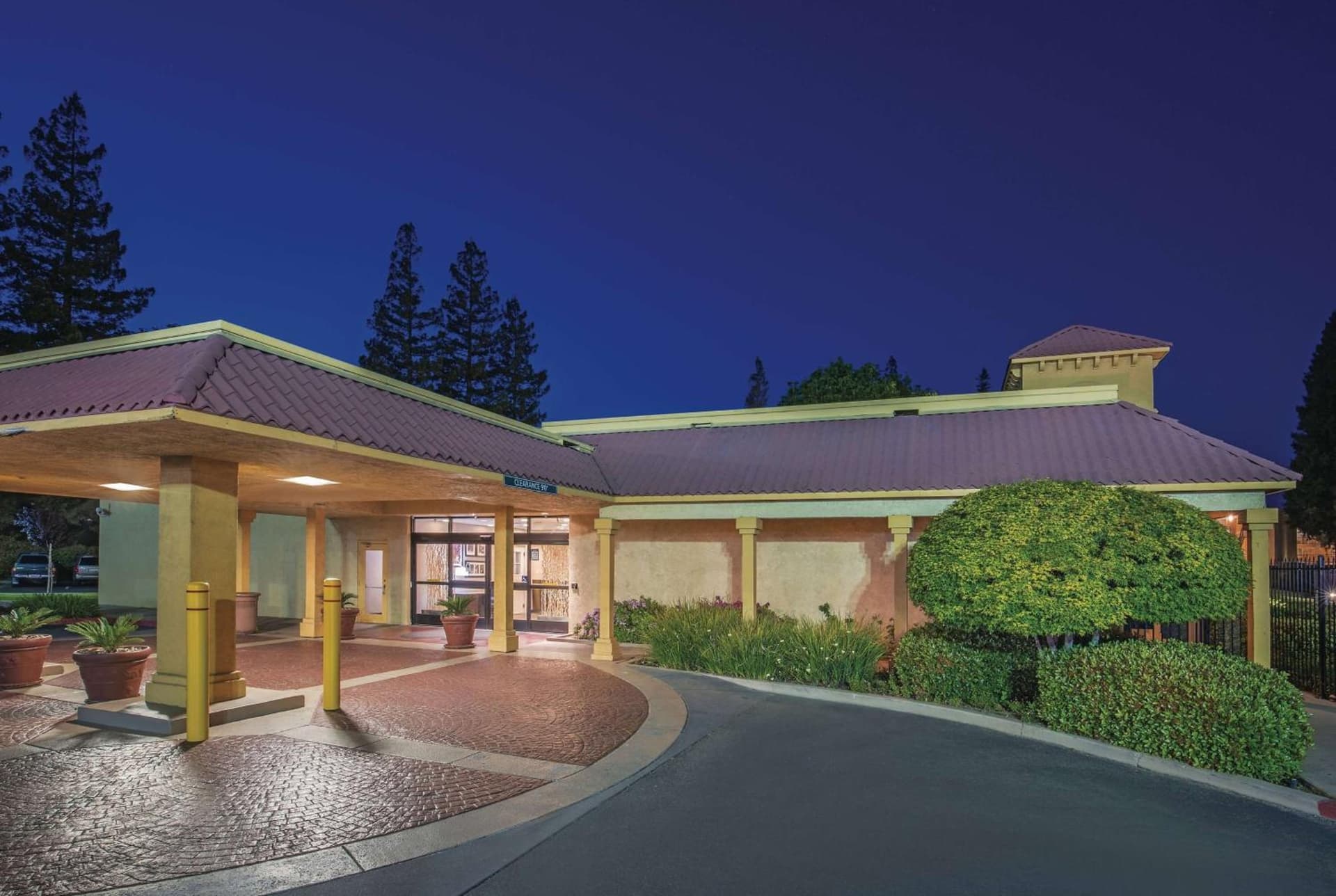 Howard Johnson by Wyndham Sacramento Downtown featured exterior or lobby in Sacramento, CA — similar hotel