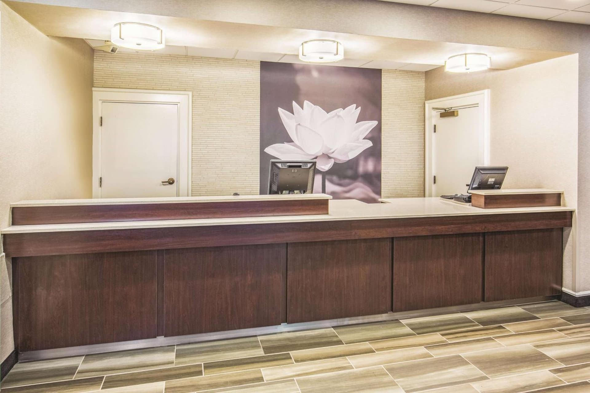 Howard Johnson by Wyndham Sacramento Downtown gallery photo in Sacramento, CA — image 5