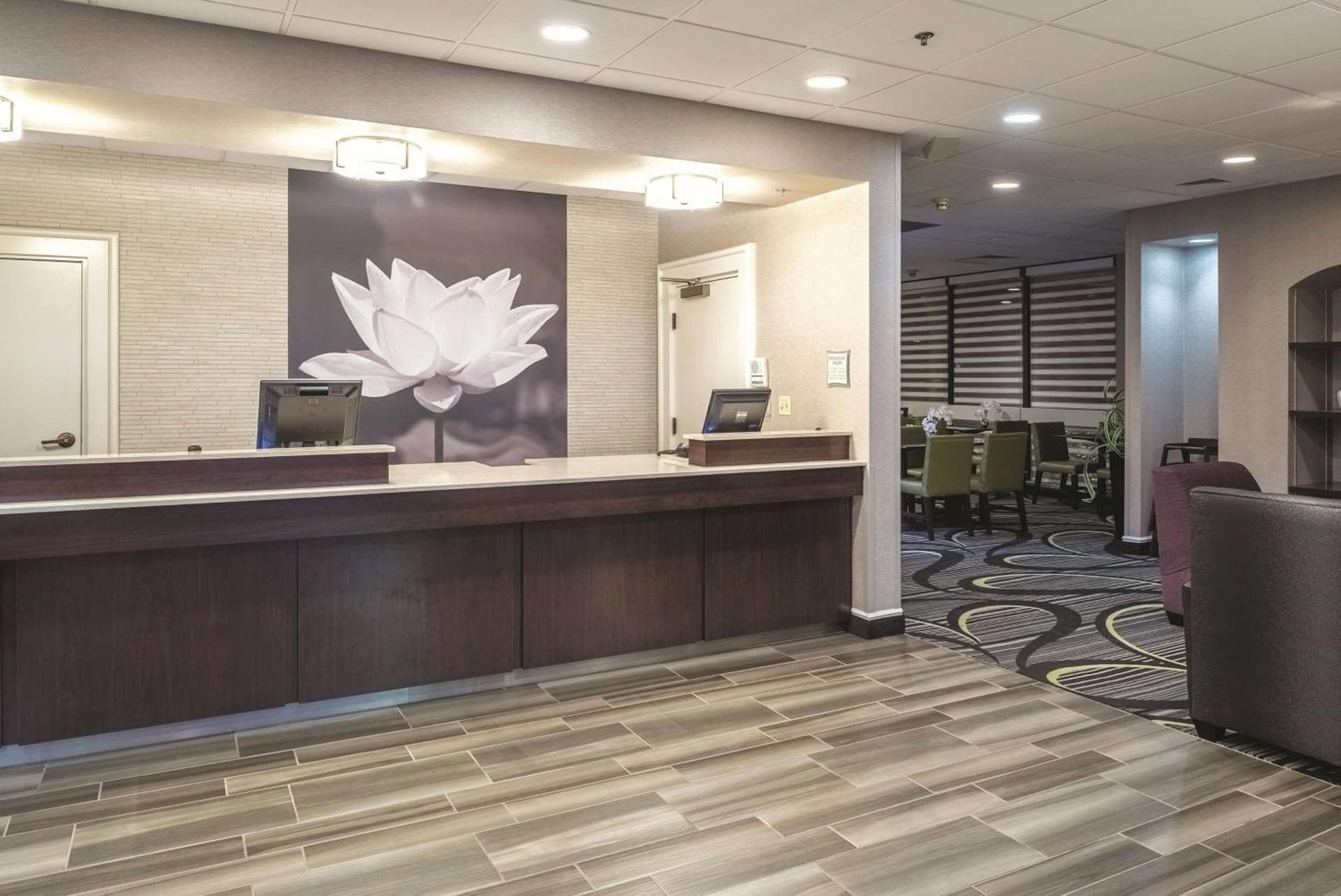 Howard Johnson by Wyndham Sacramento Downtown gallery photo in Sacramento, CA — image 4