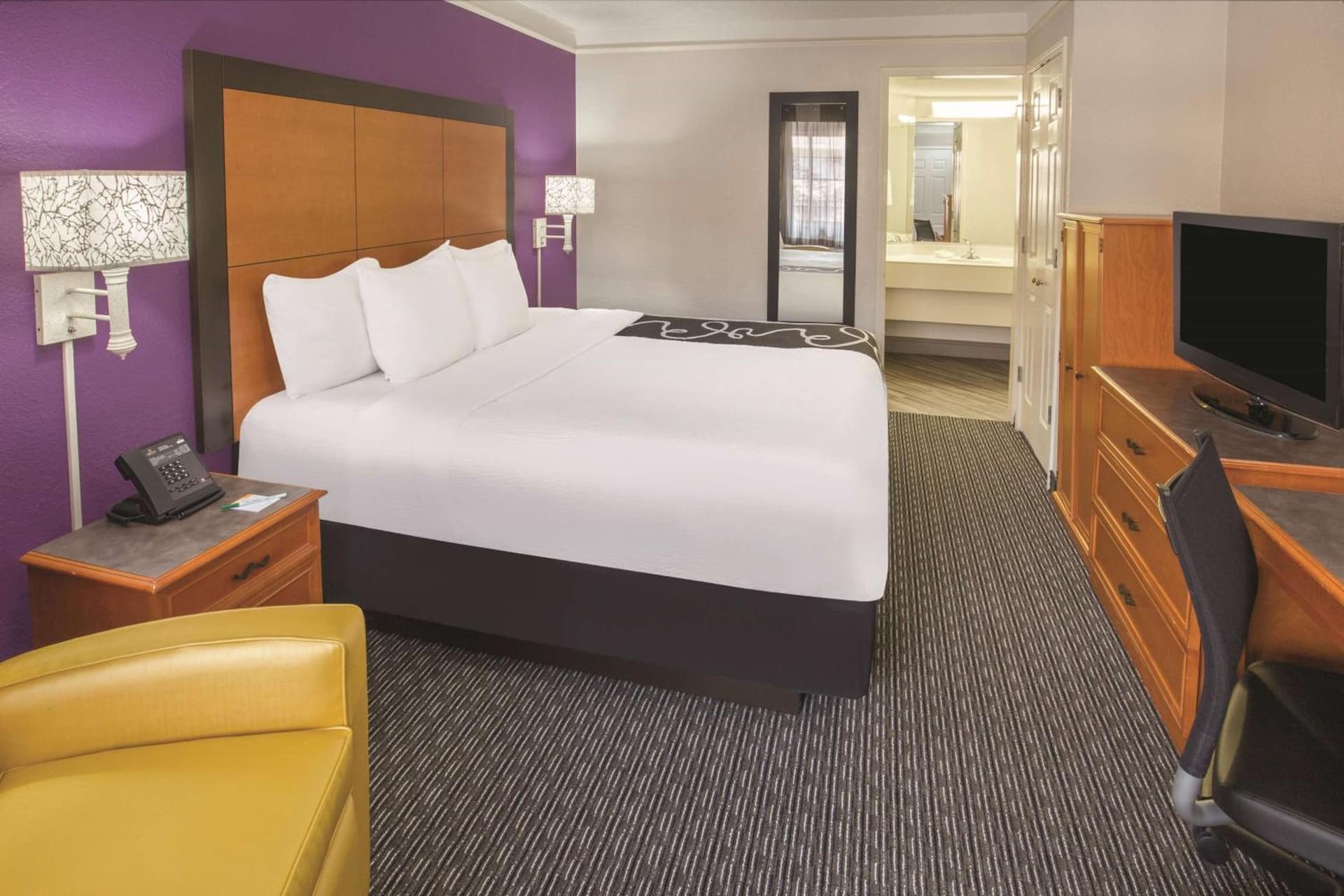 Howard Johnson by Wyndham Sacramento Downtown gallery photo in Sacramento, CA — image 20