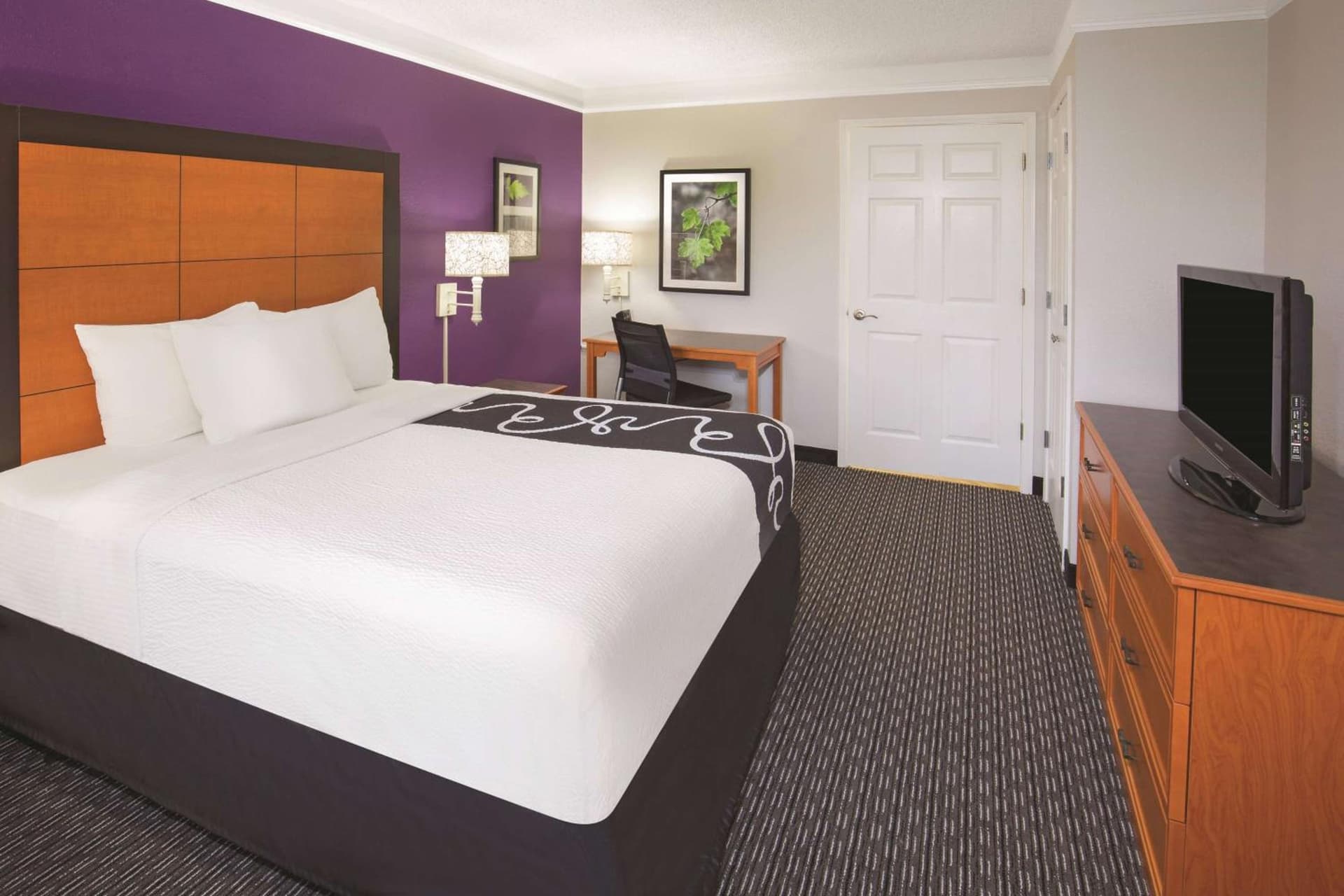 Howard Johnson by Wyndham Sacramento Downtown gallery photo in Sacramento, CA — image 8