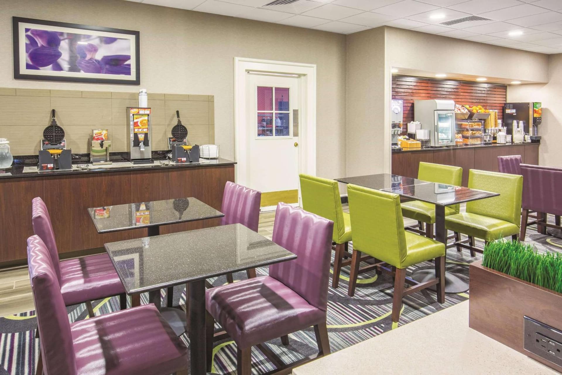 Howard Johnson by Wyndham Sacramento Downtown gallery photo in Sacramento, CA — image 35
