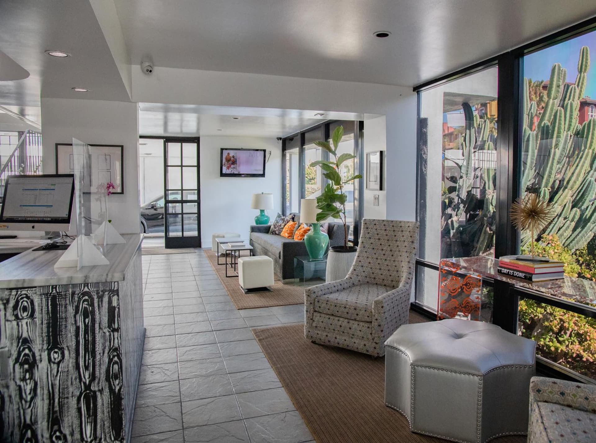 Park Plaza Lodge property views in Los Angeles, CA — gallery photo 3