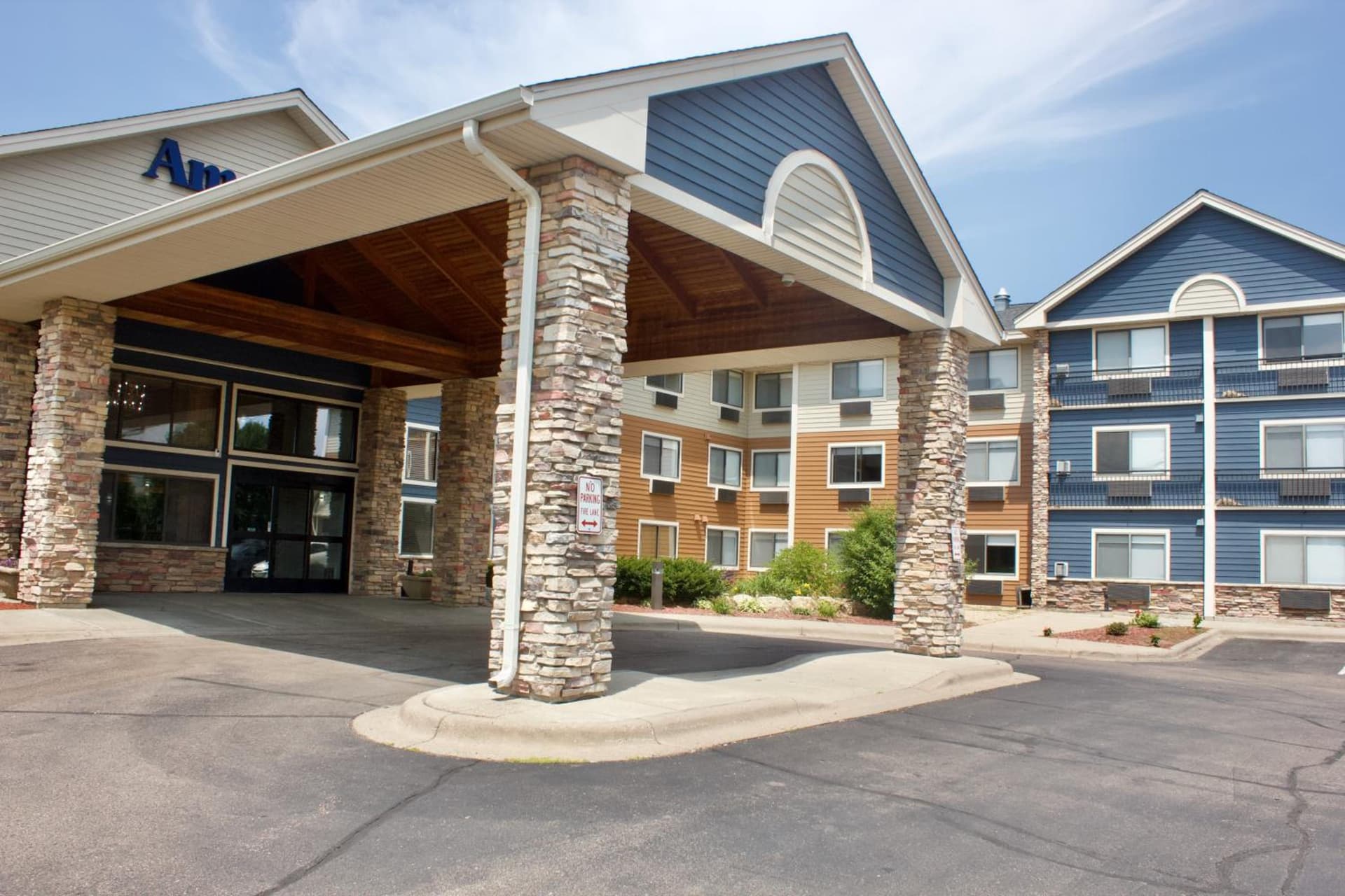 AmericInn by Wyndham Shakopee Near Canterbury Park property views in Shakopee, MN — gallery photo 3