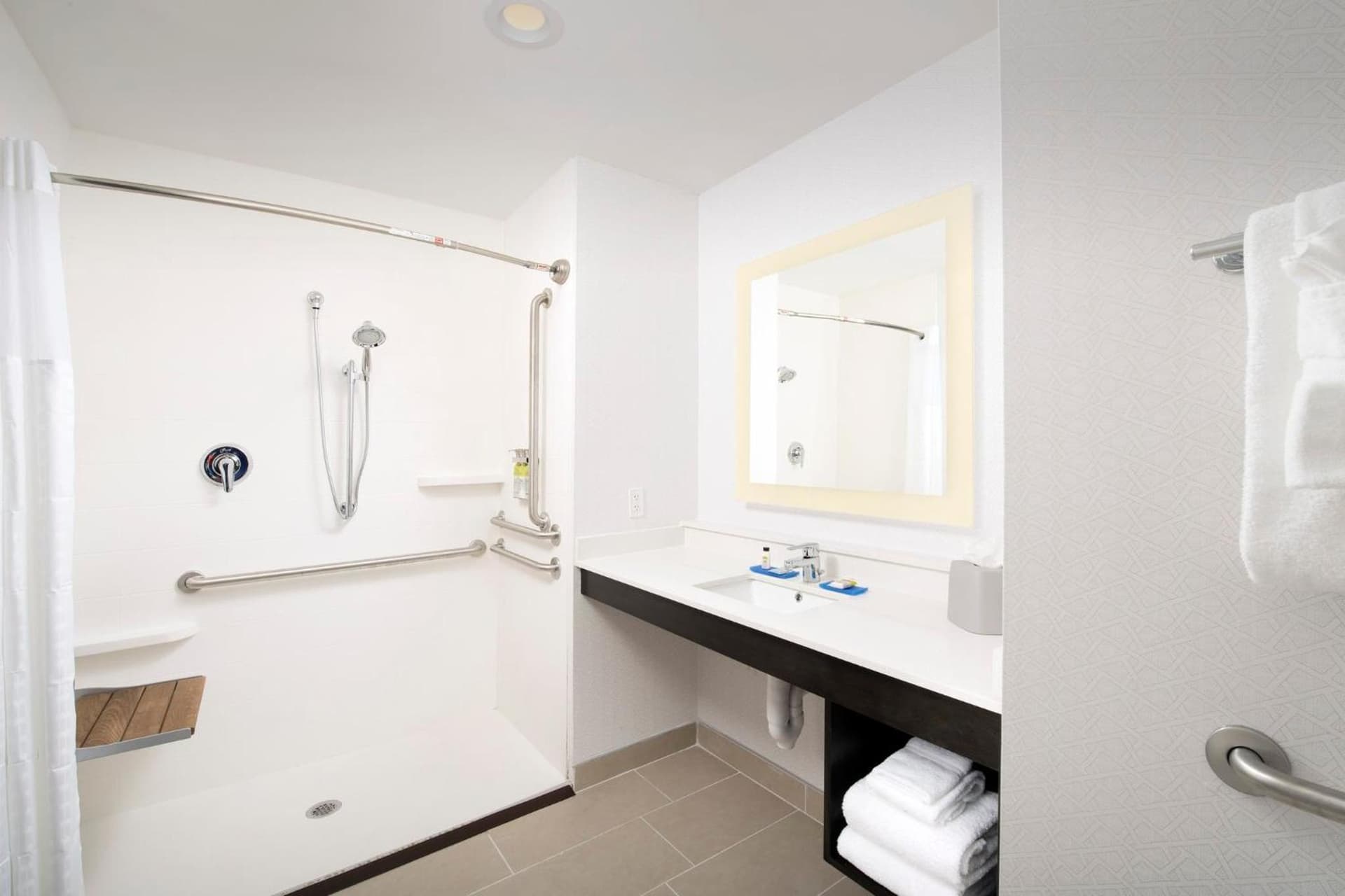 Holiday Inn Express & Suites - North Brunswick by IHG gallery photo in North Brunswick — image 11