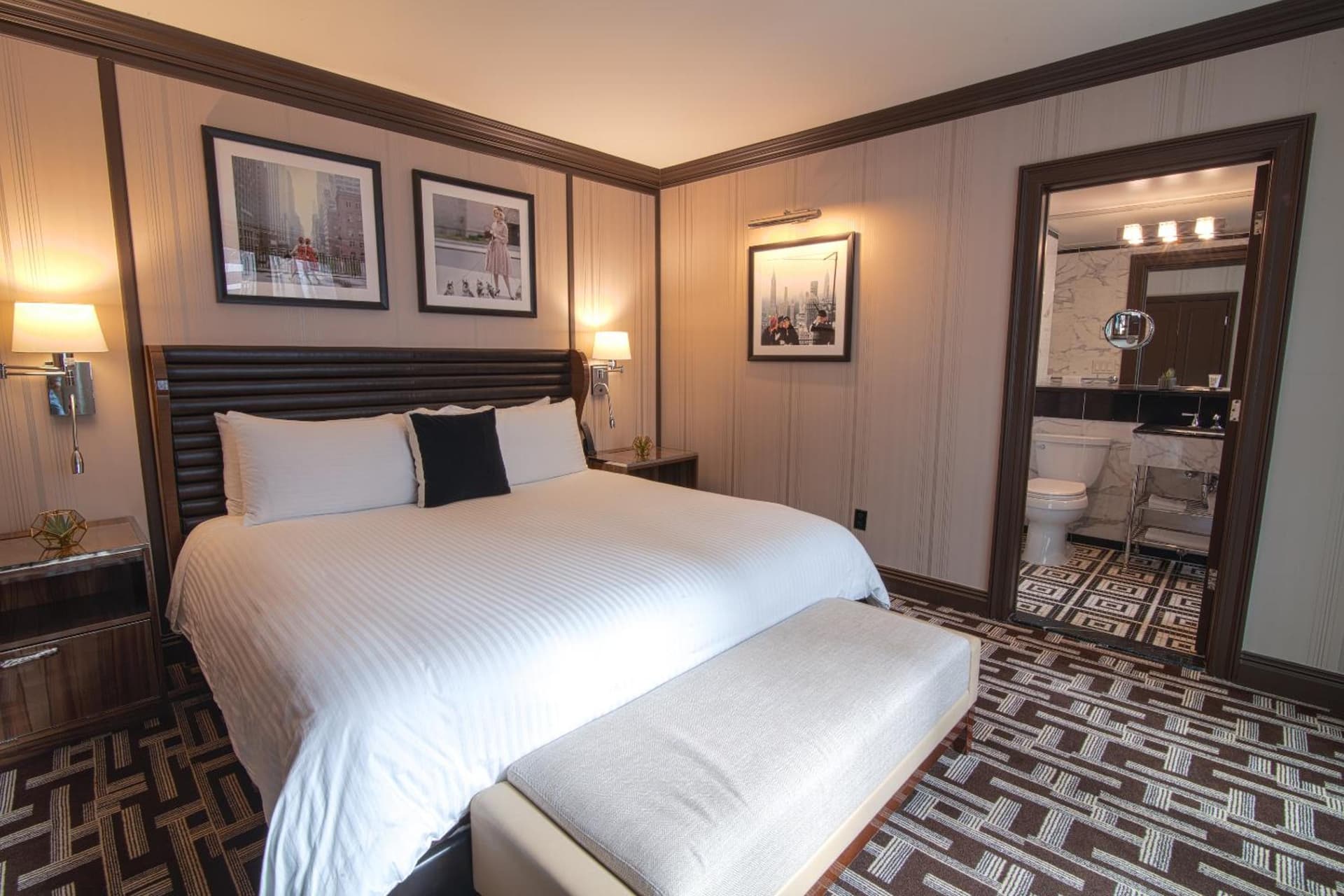 Iroquois New York Times Square interior in New York, NY — gallery photo 2