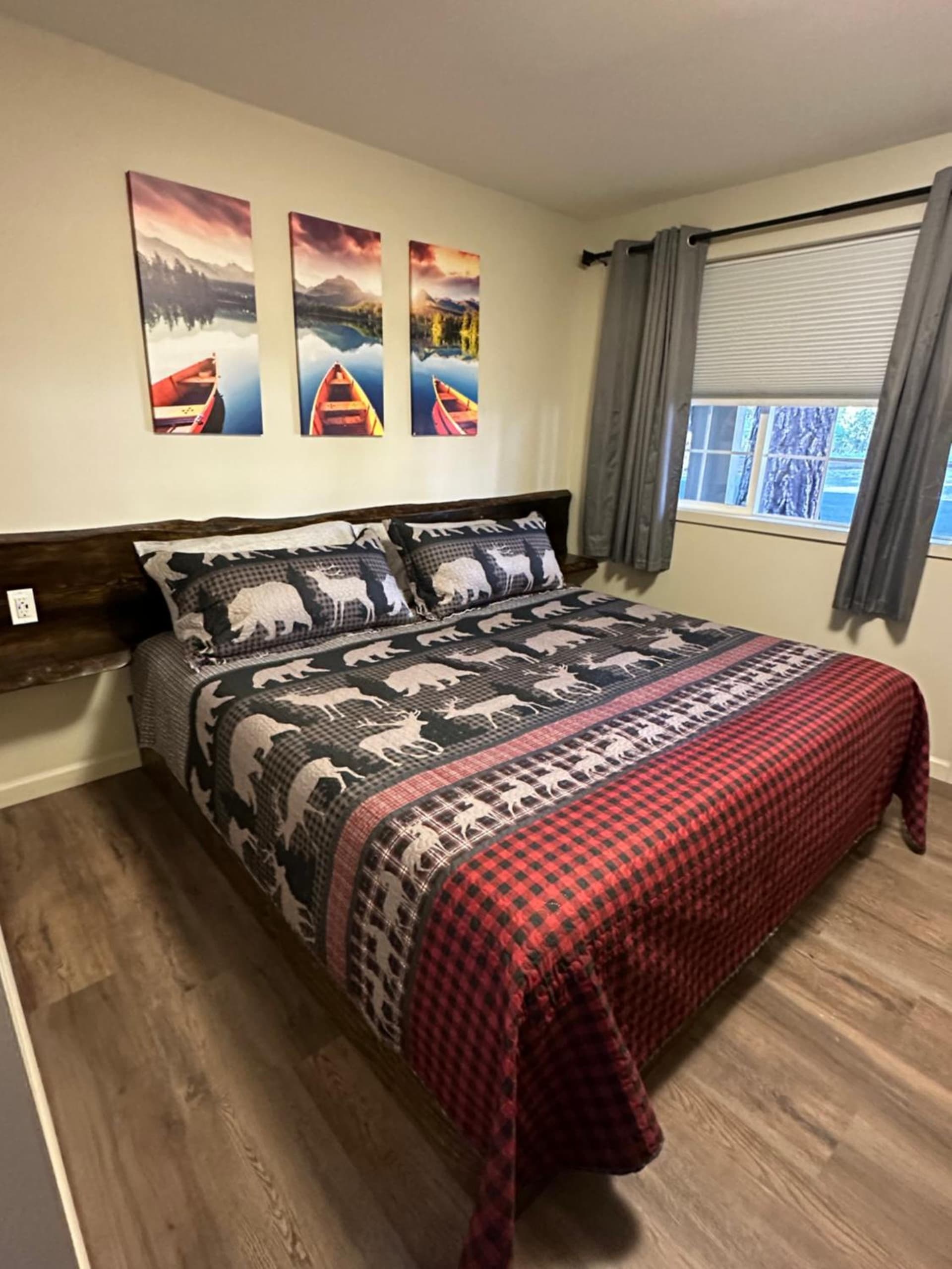 Crater Lake Gateway - Hwy 140 interior in Klamath Falls, OR — gallery photo 2