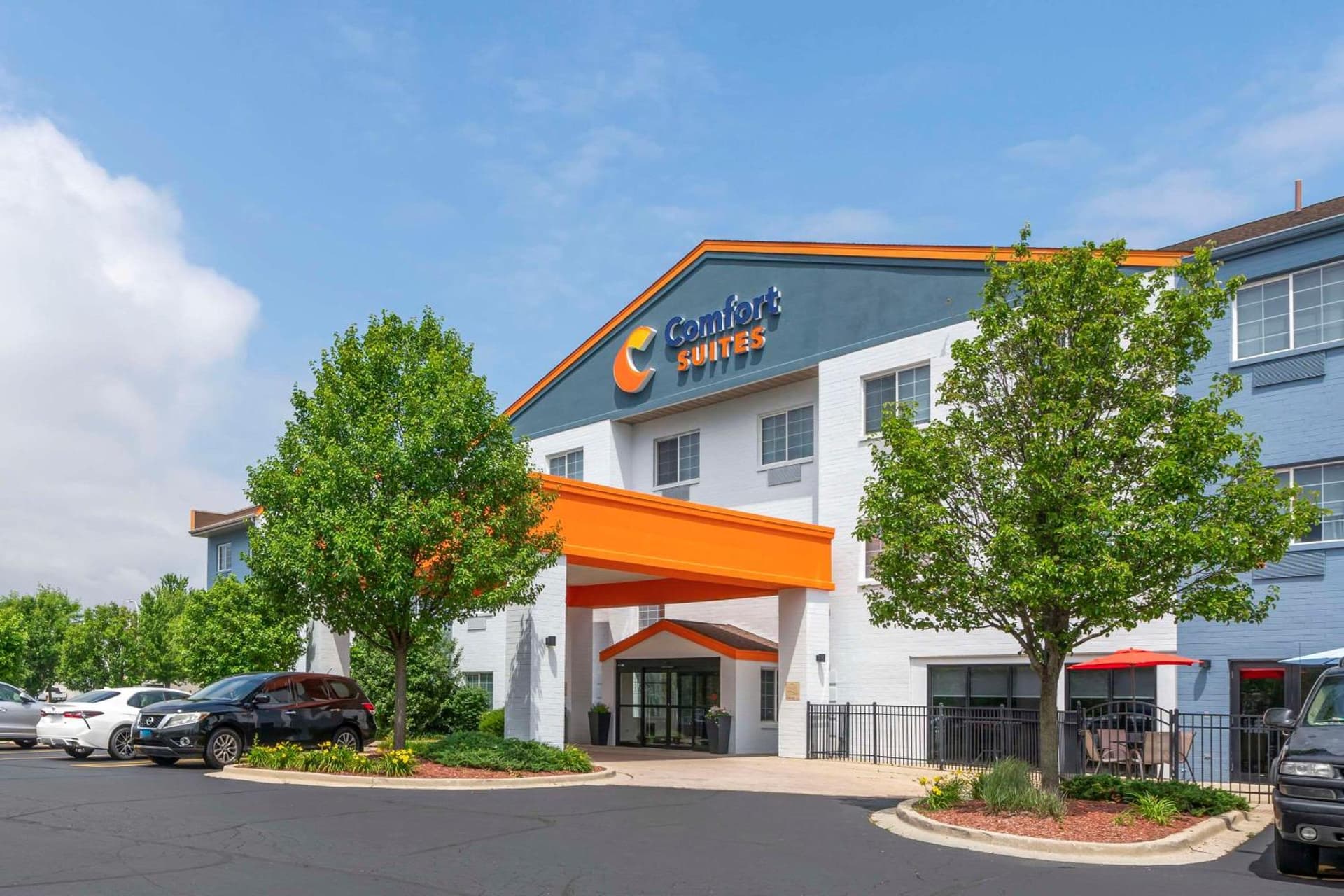 Comfort Suites Elgin Northwest exterior or lobby in Elgin, IL — main listing photo