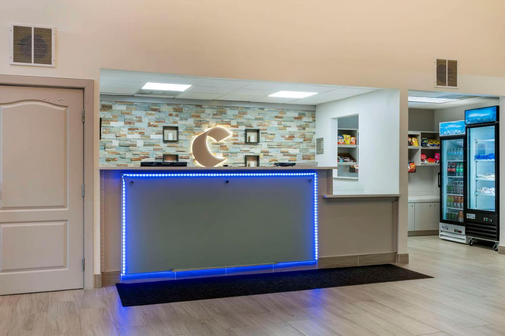 Comfort Suites Elgin Northwest gallery photo in Elgin, IL — image 4