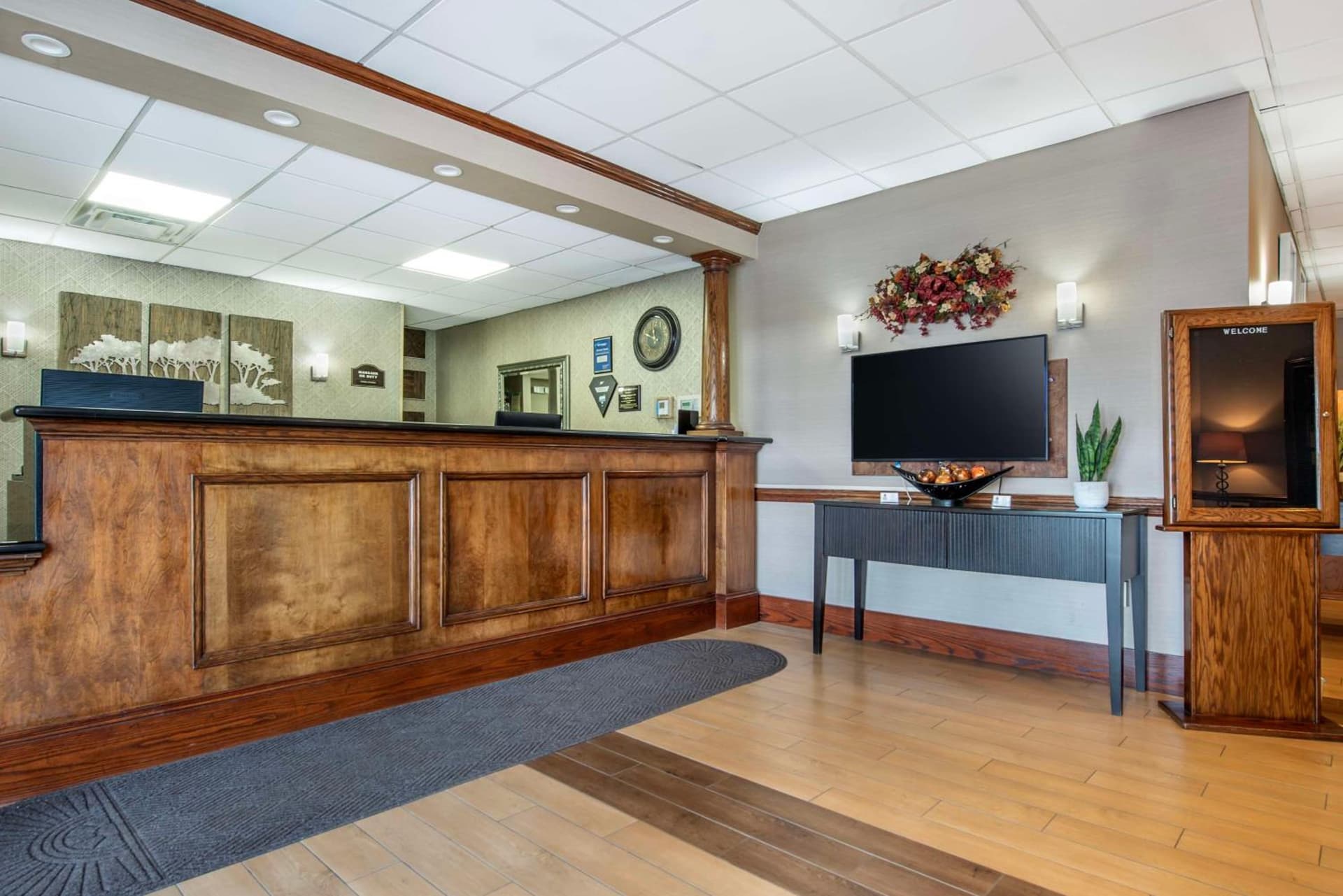 Best Western Plus Bridgeport Inn property views in Bridgeport, WV — gallery photo 3