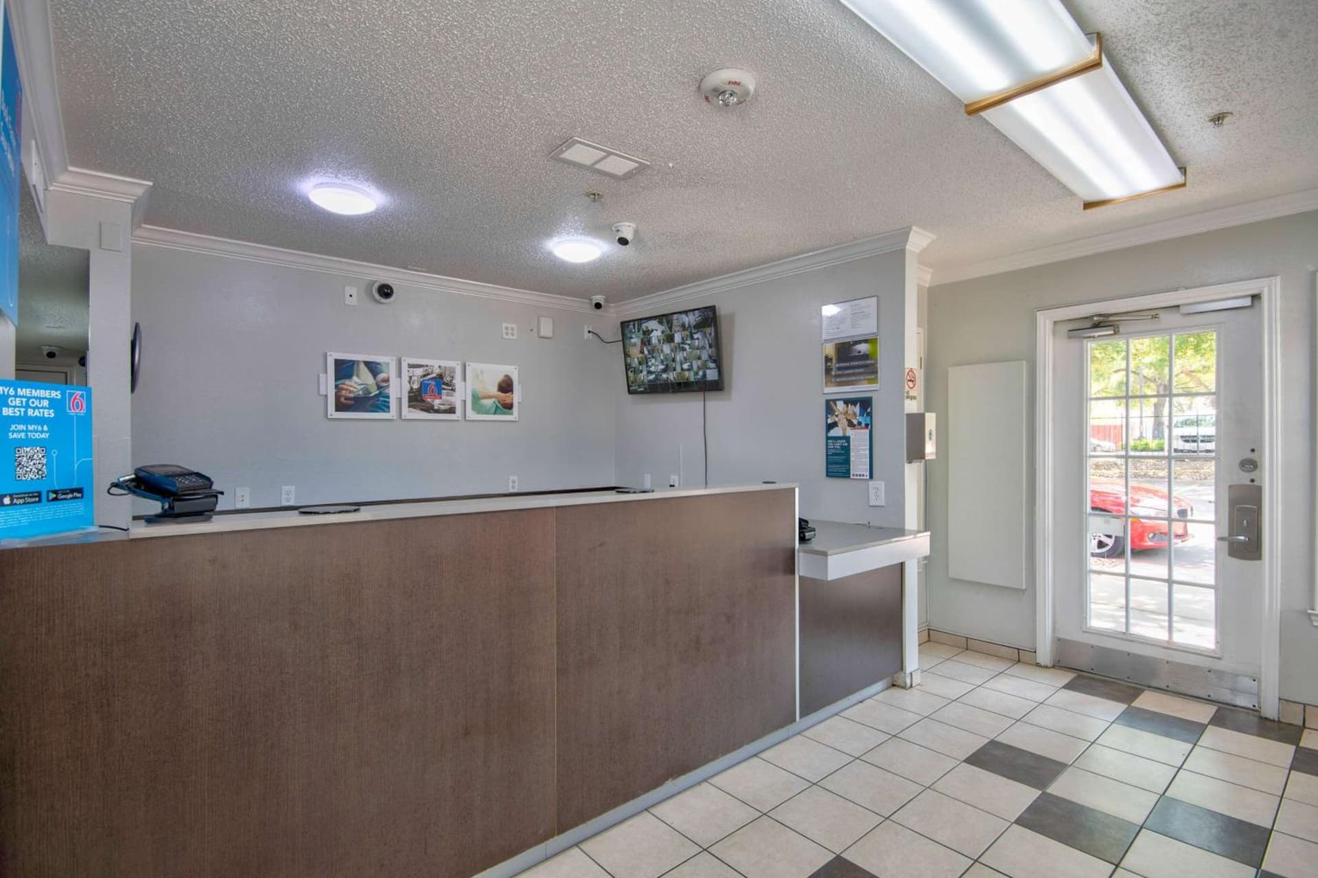 Studio 6 Extended Stay - Austin, TX - Midtown interior in Austin, TX — gallery photo 2